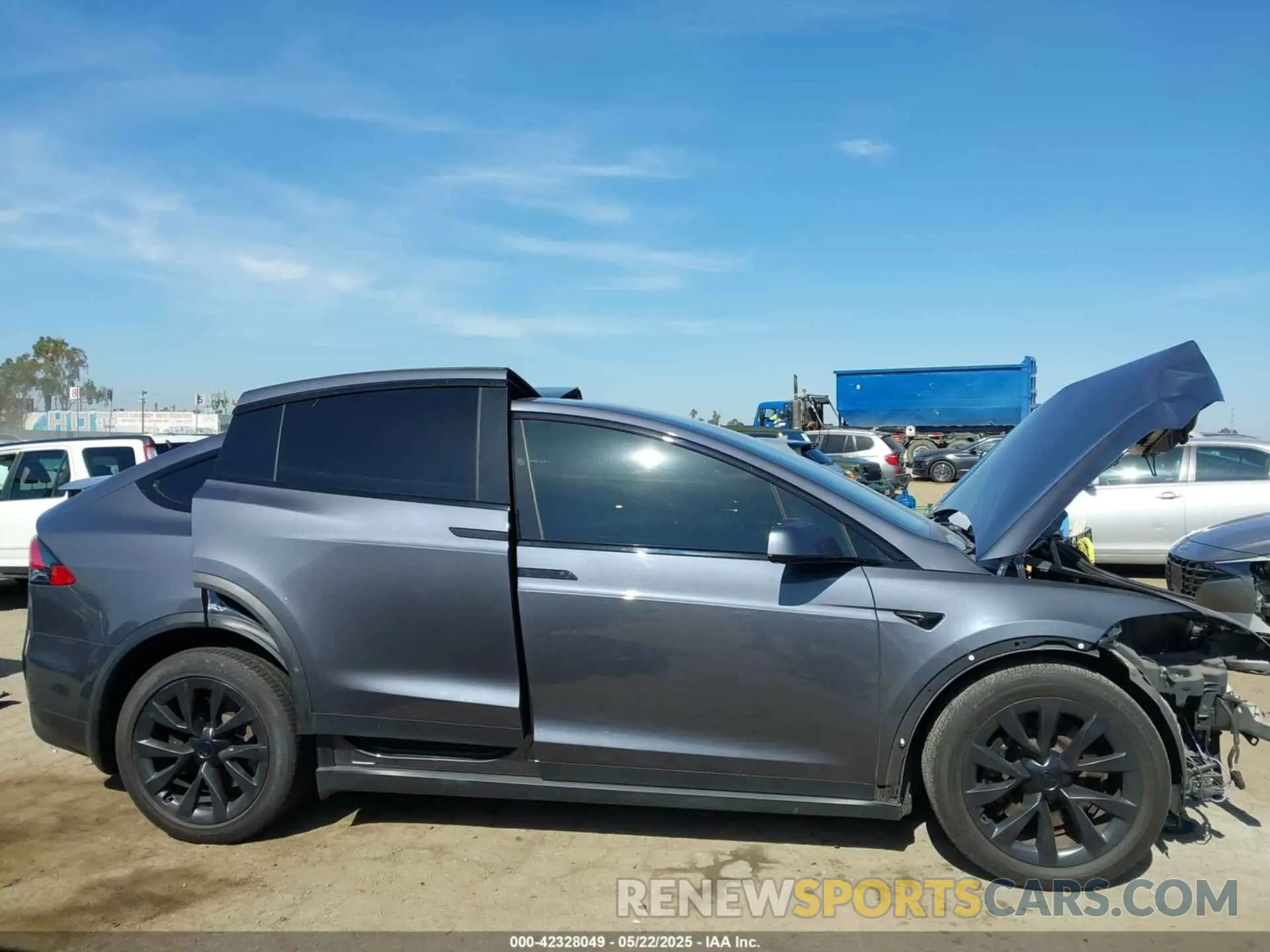 14 fotografías del automóvil dañado 7SAXCBE55NF331674 TESLA MODEL X 2022