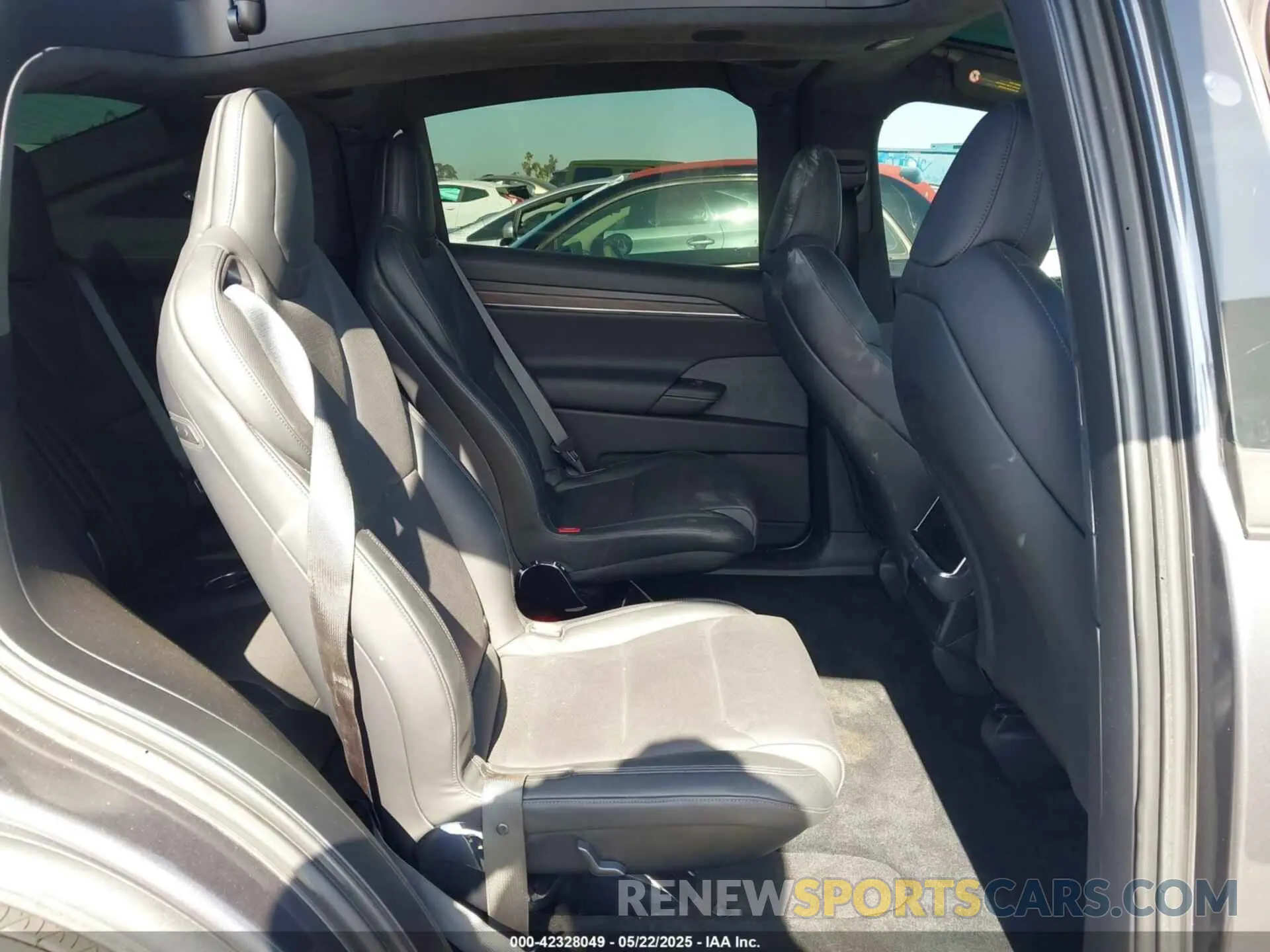 8 fotografías del automóvil dañado 7SAXCBE55NF331674 TESLA MODEL X 2022