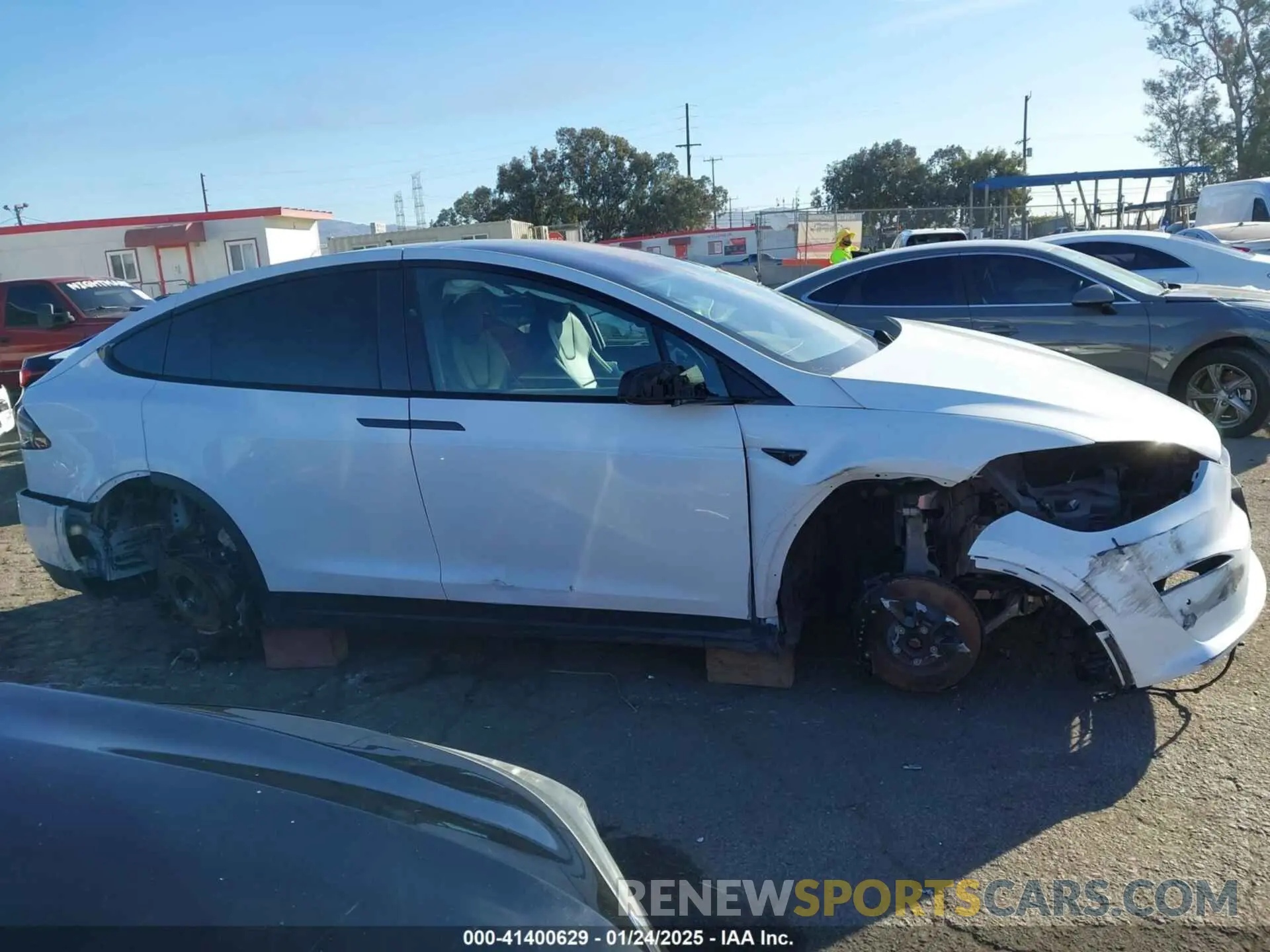14 fotografías del automóvil dañado 7SAXCBE56NF329657 TESLA MODEL X 2022