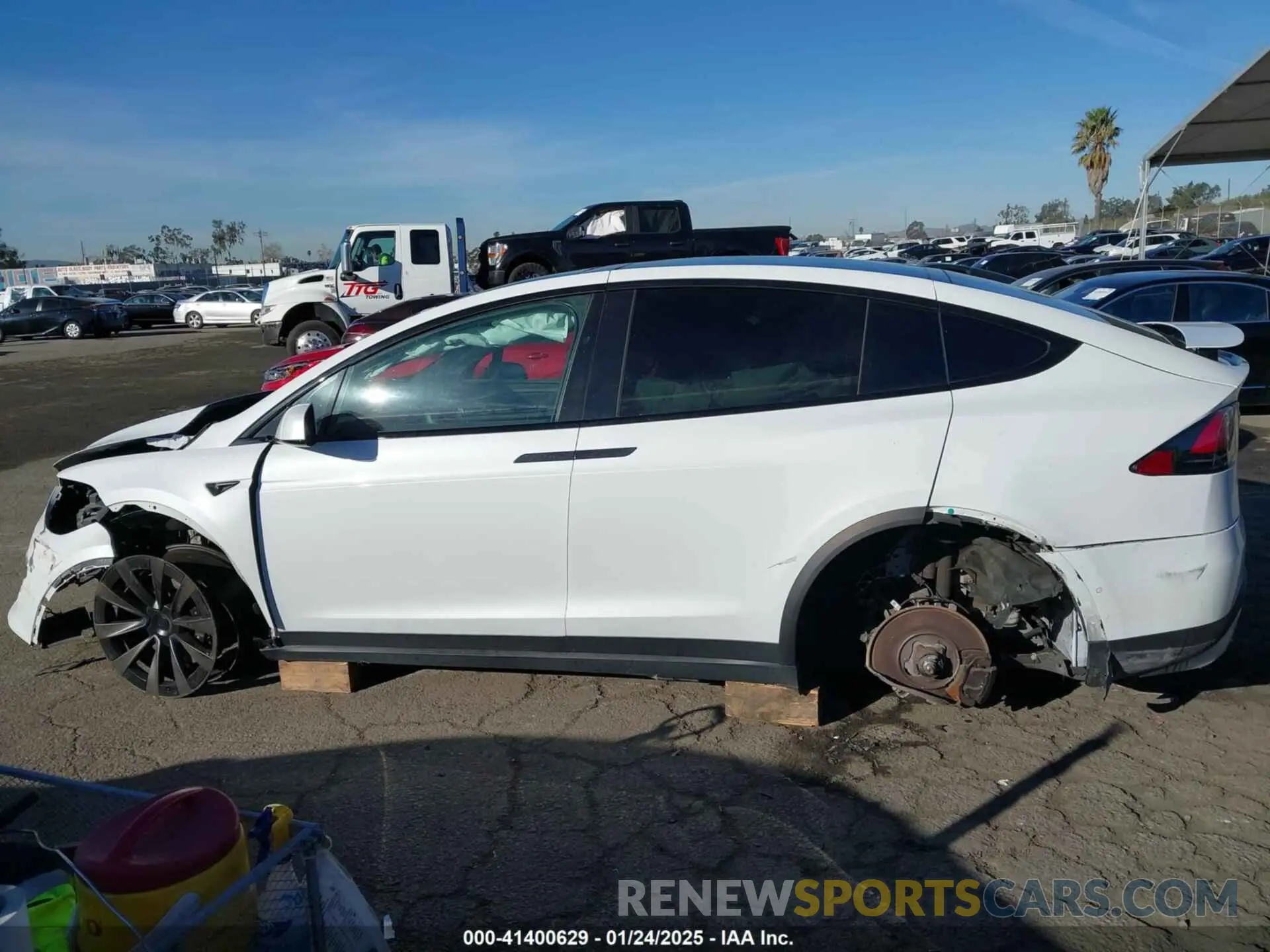 15 fotografías del automóvil dañado 7SAXCBE56NF329657 TESLA MODEL X 2022