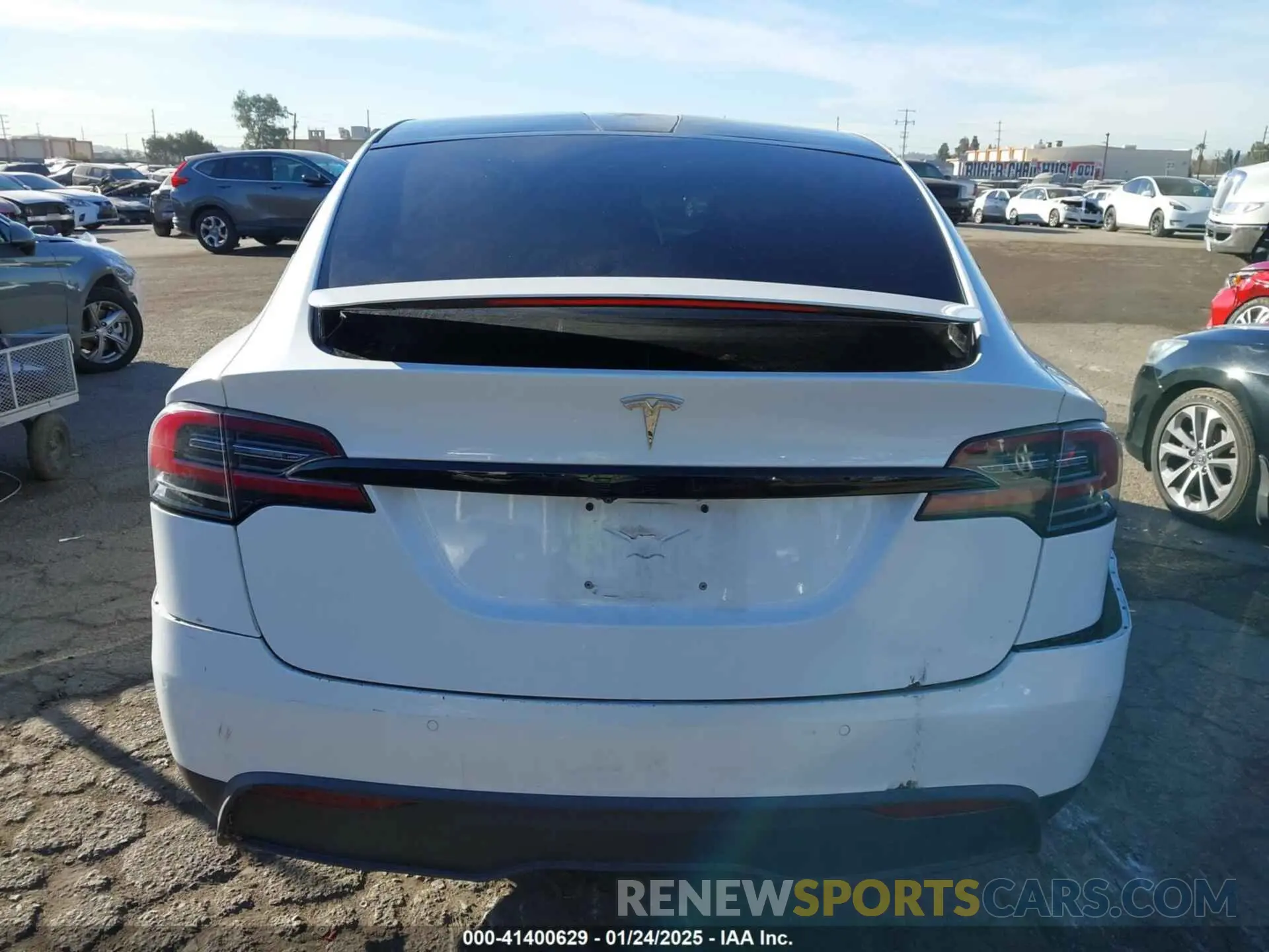 17 fotografías del automóvil dañado 7SAXCBE56NF329657 TESLA MODEL X 2022