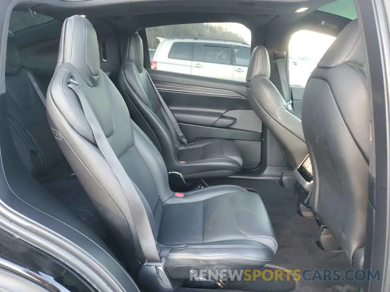 11 fotografías del automóvil dañado 7SAXCBE56NF335393 TESLA MODEL X 2022