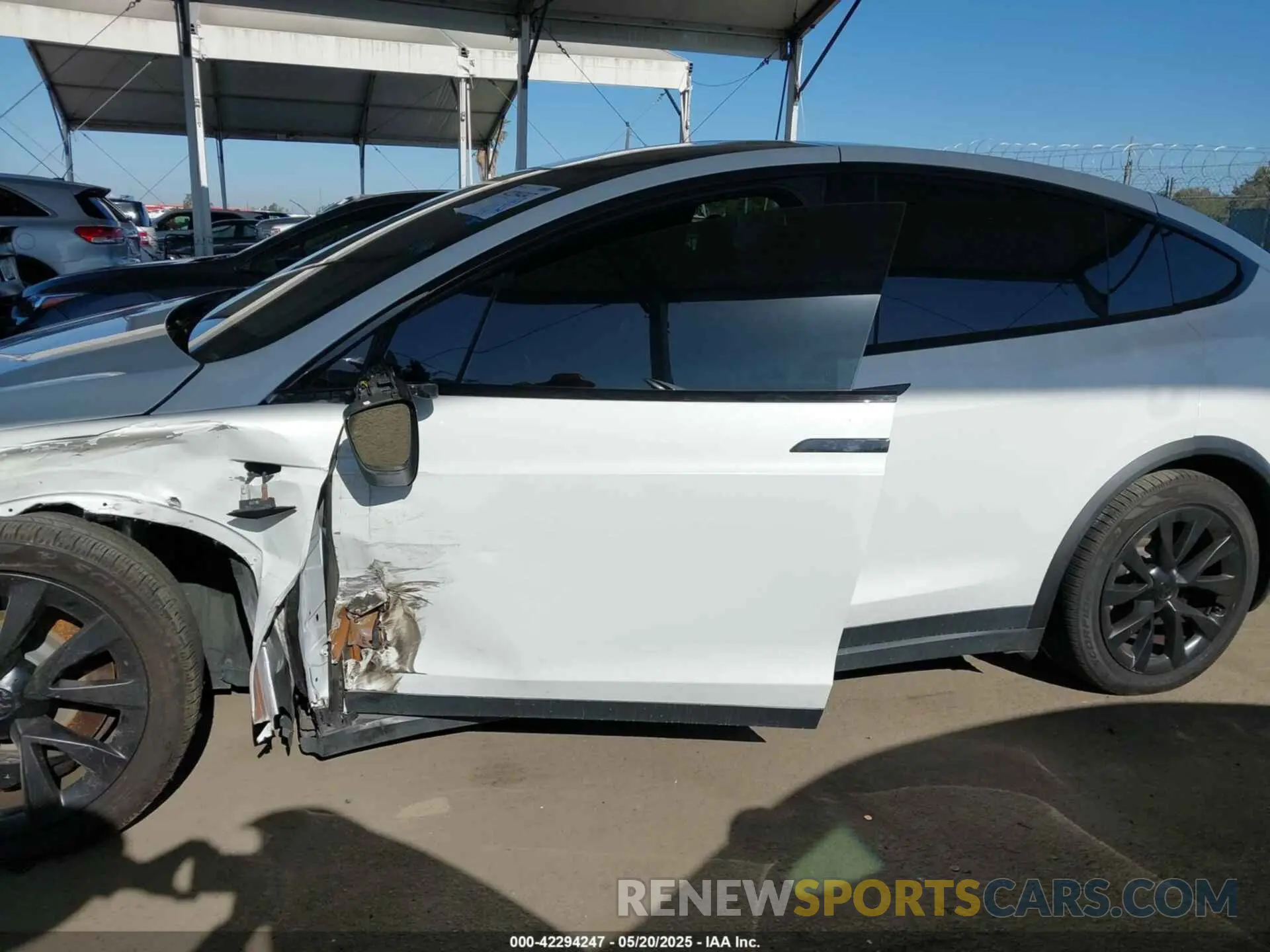 14 fotografías del automóvil dañado 7SAXCBE57NF337329 TESLA MODEL X 2022