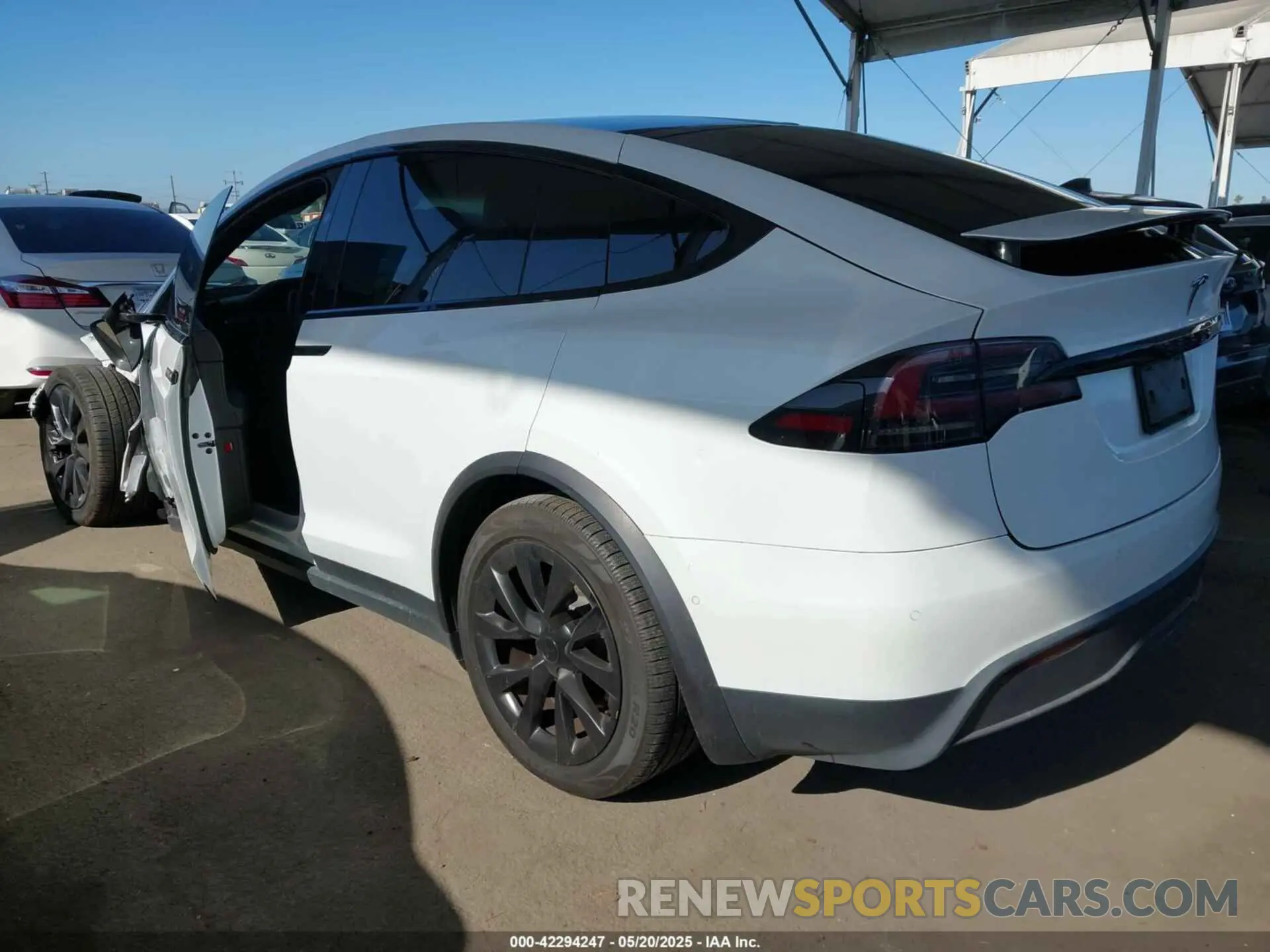 3 fotografías del automóvil dañado 7SAXCBE57NF337329 TESLA MODEL X 2022