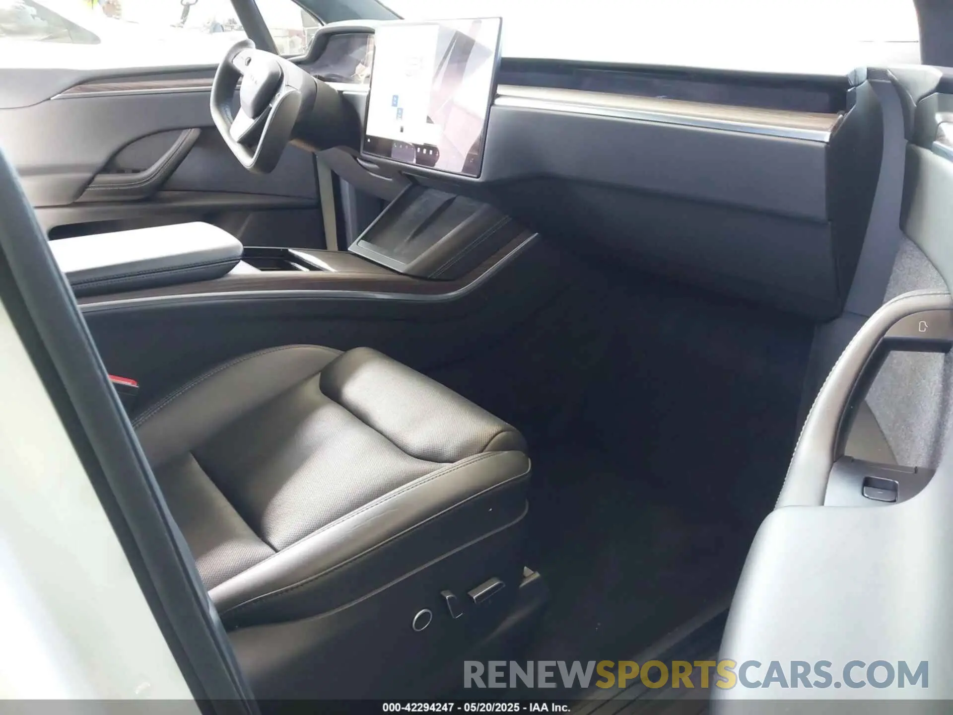 5 fotografías del automóvil dañado 7SAXCBE57NF337329 TESLA MODEL X 2022