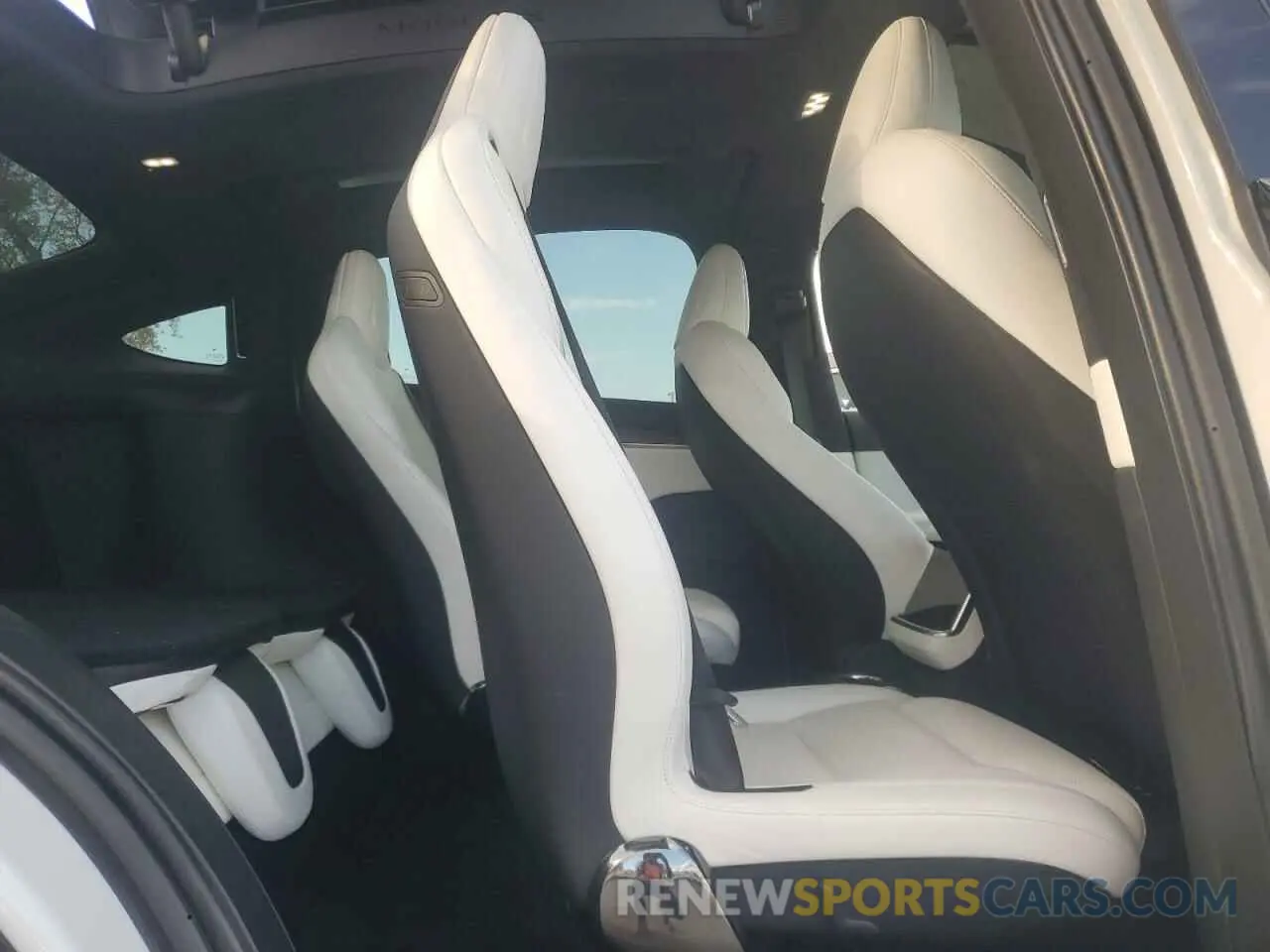 11 fotografías del automóvil dañado 7SAXCBE57NF341297 TESLA MODEL X 2022