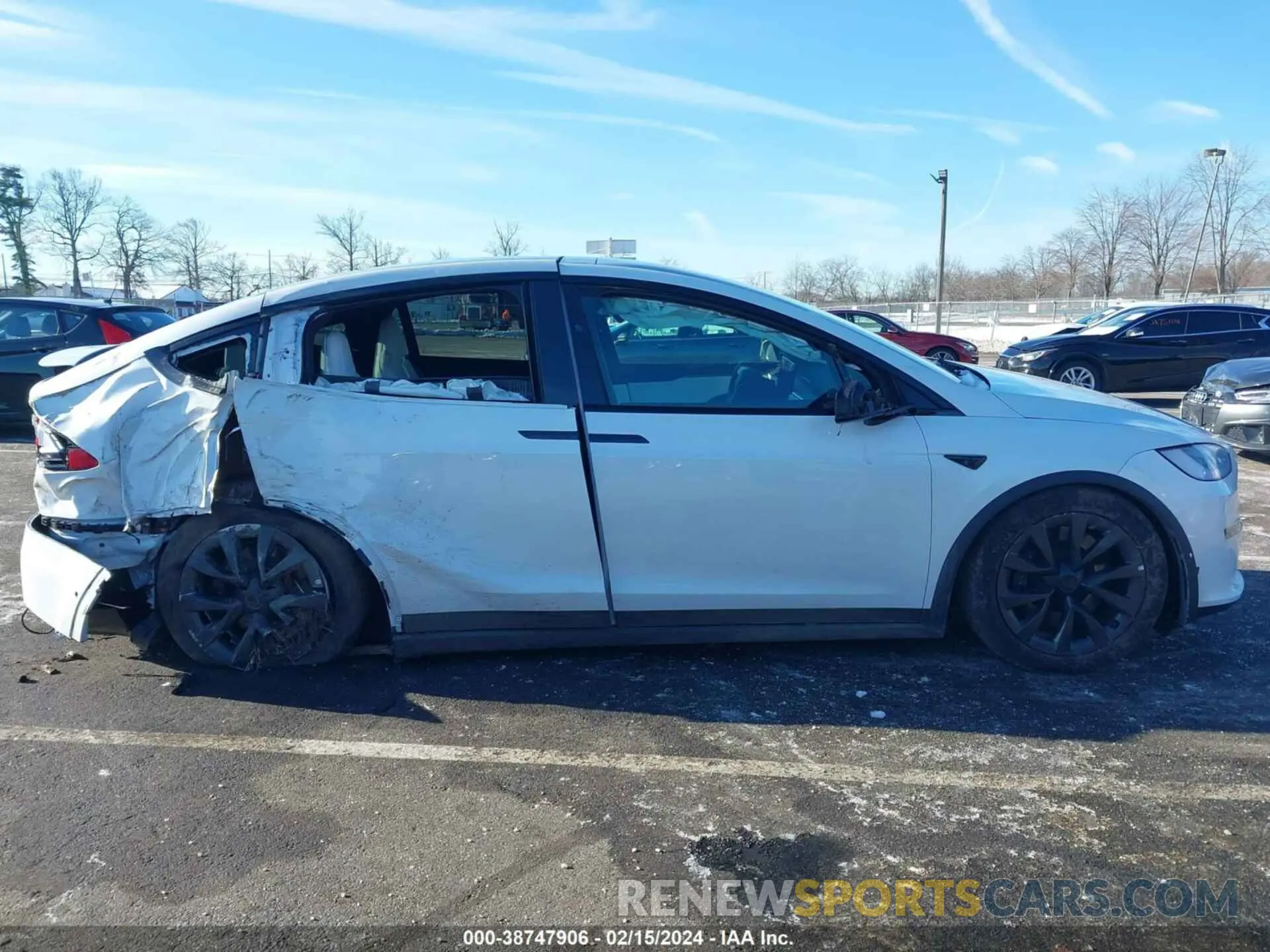 12 fotografías del automóvil dañado 7SAXCBE59NF329037 TESLA MODEL X 2022