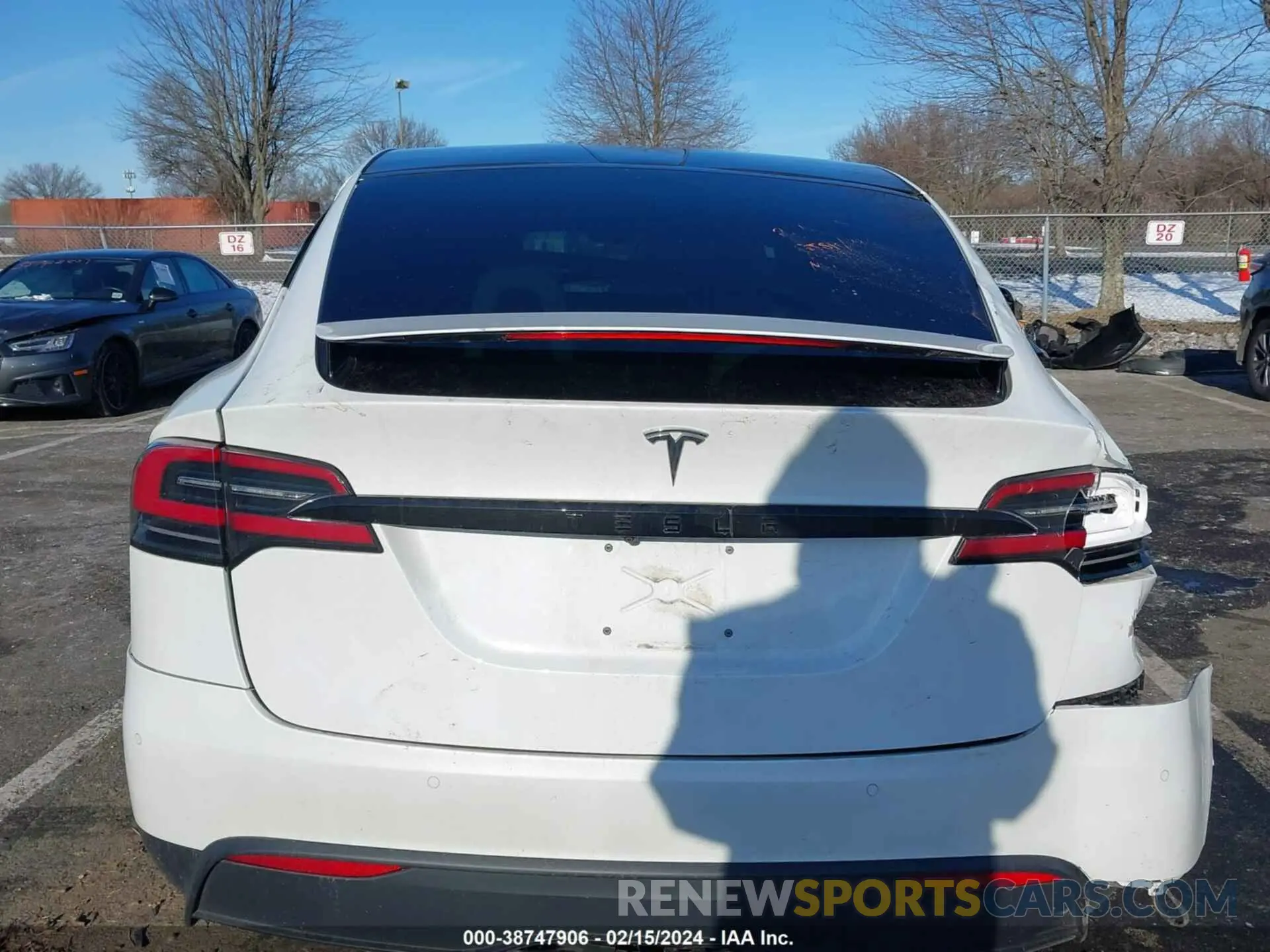 15 fotografías del automóvil dañado 7SAXCBE59NF329037 TESLA MODEL X 2022