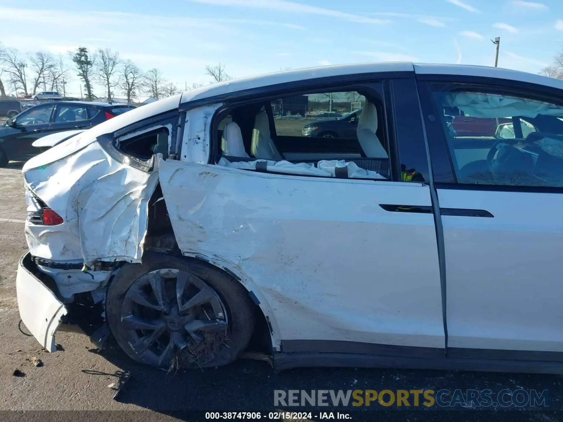18 fotografías del automóvil dañado 7SAXCBE59NF329037 TESLA MODEL X 2022