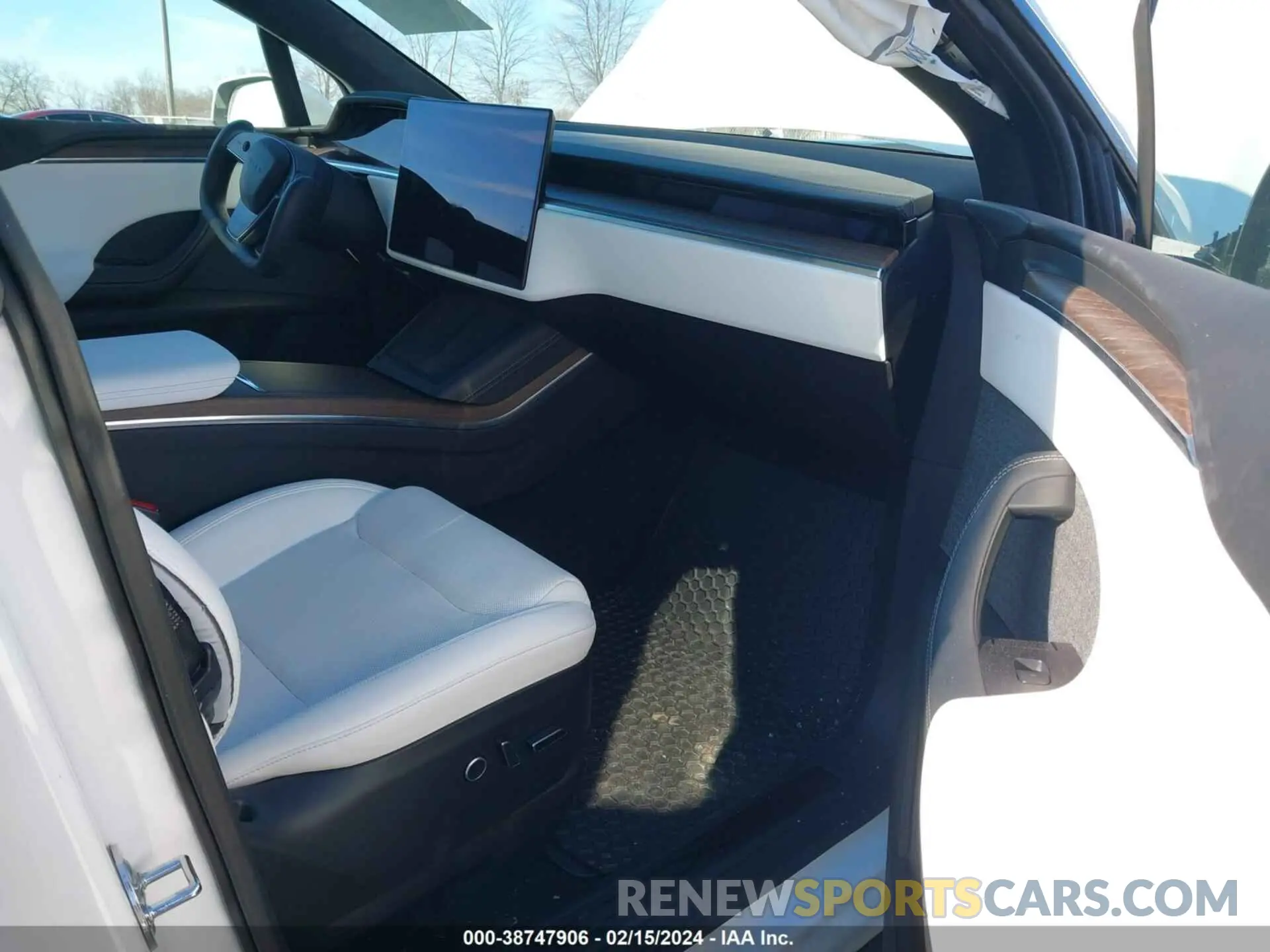 5 fotografías del automóvil dañado 7SAXCBE59NF329037 TESLA MODEL X 2022