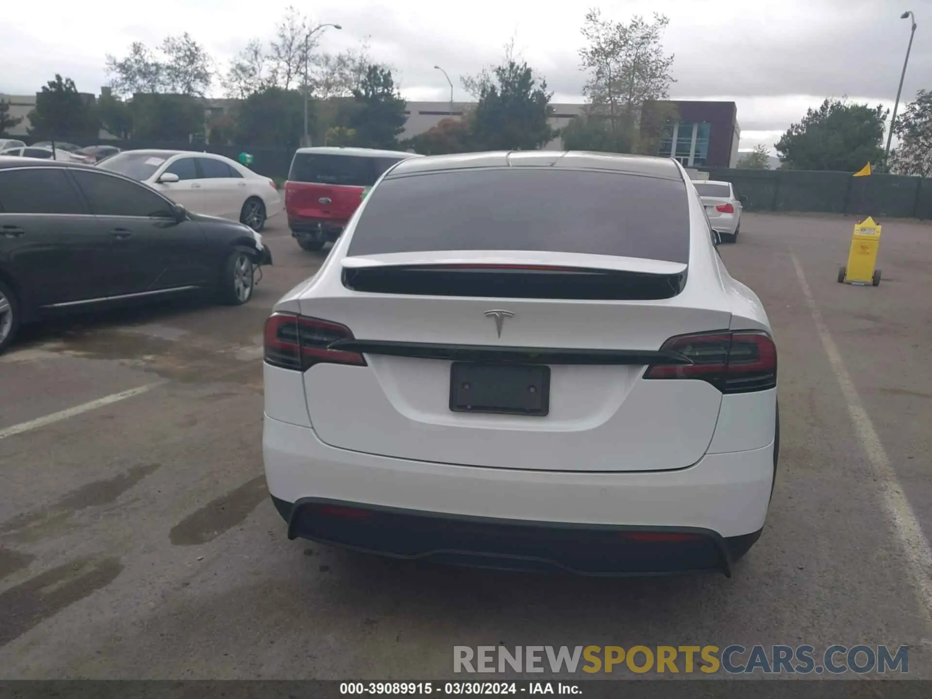 16 fotografías del automóvil dañado 7SAXCBE59NF355105 TESLA MODEL X 2022