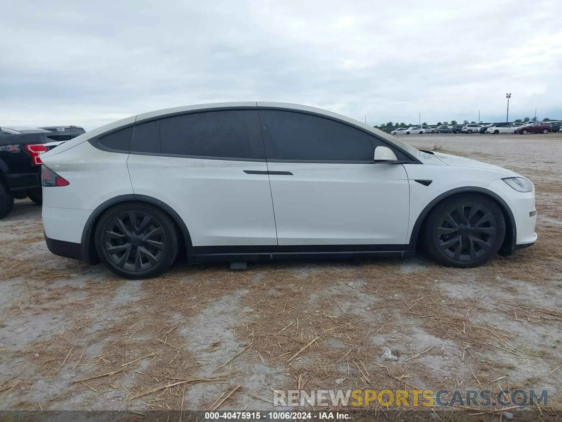 12 fotografías del automóvil dañado 7SAXCBE62NF333598 TESLA MODEL X 2022