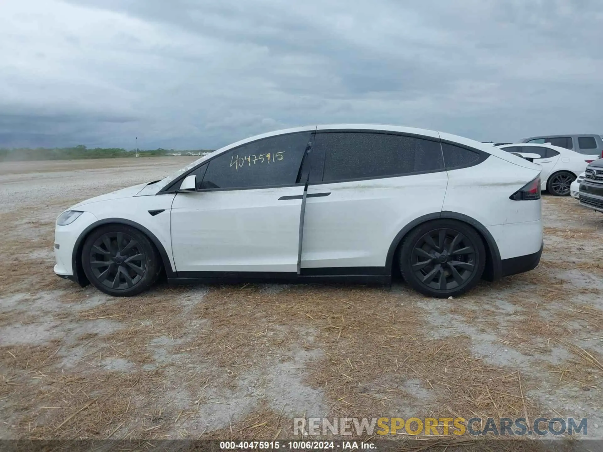 13 fotografías del automóvil dañado 7SAXCBE62NF333598 TESLA MODEL X 2022
