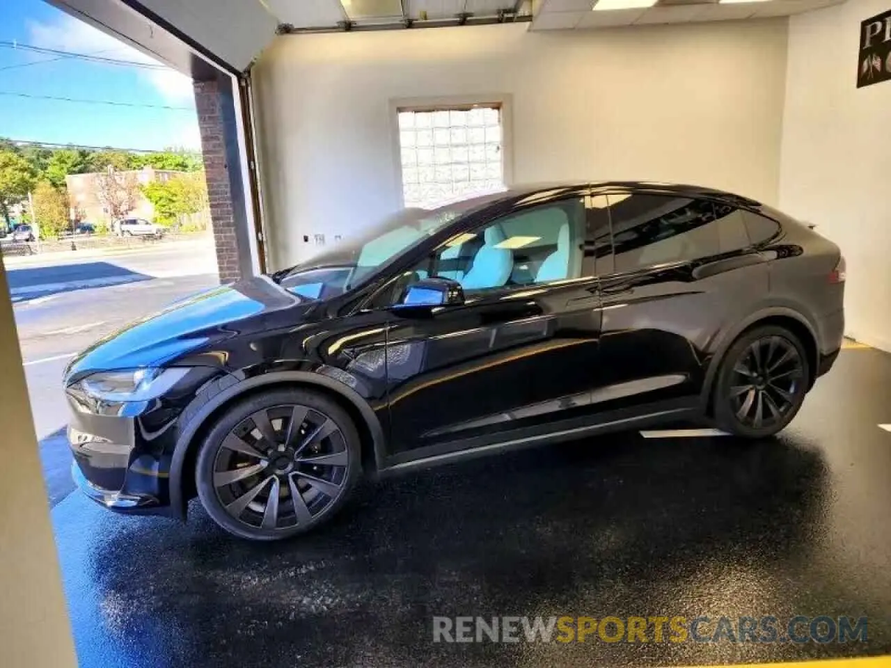 2 fotografías del automóvil dañado 7SAXCBE63NF333030 TESLA MODEL X 2022