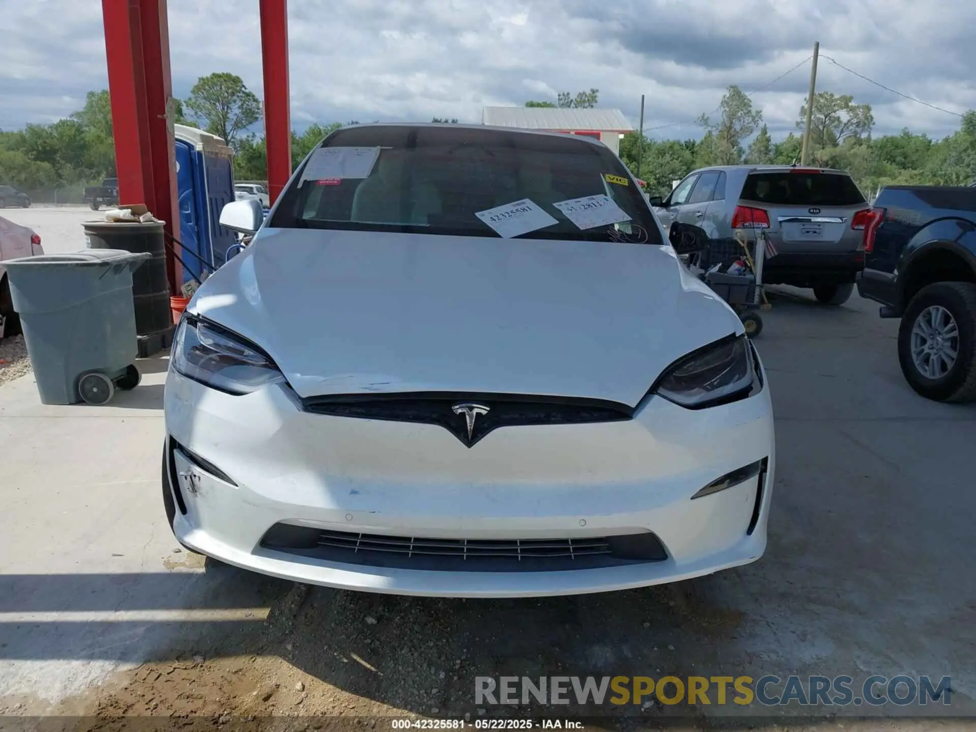 11 fotografías del automóvil dañado 7SAXCBE63NF356730 TESLA MODEL X 2022