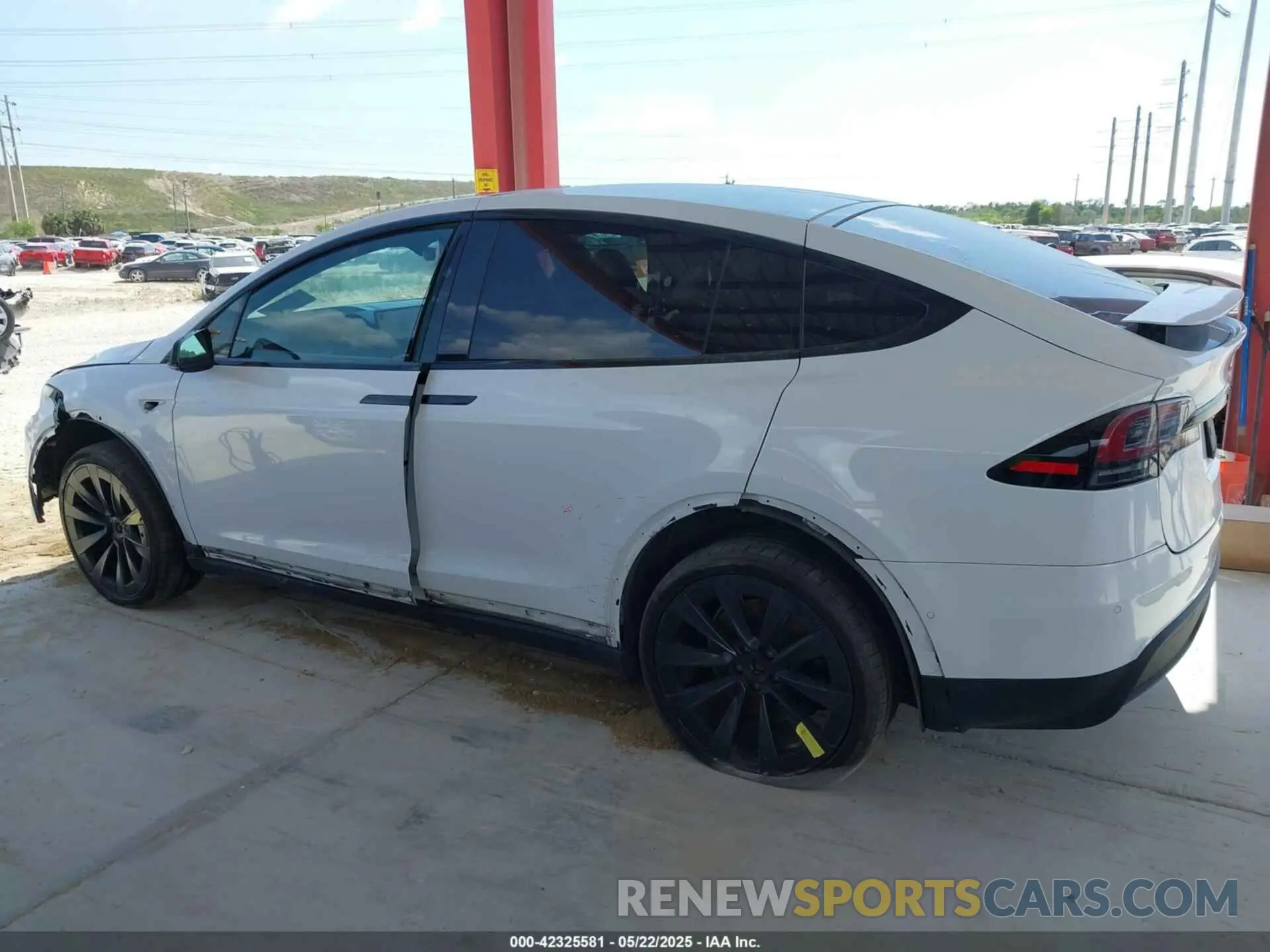 13 fotografías del automóvil dañado 7SAXCBE63NF356730 TESLA MODEL X 2022
