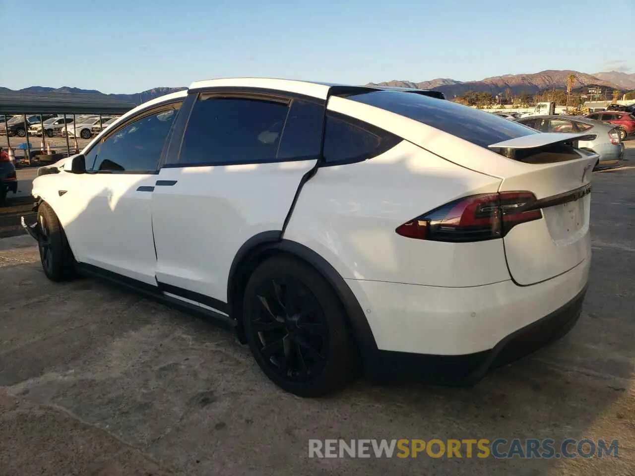 2 fotografías del automóvil dañado 7SAXCBE64NF332484 TESLA MODEL X 2022