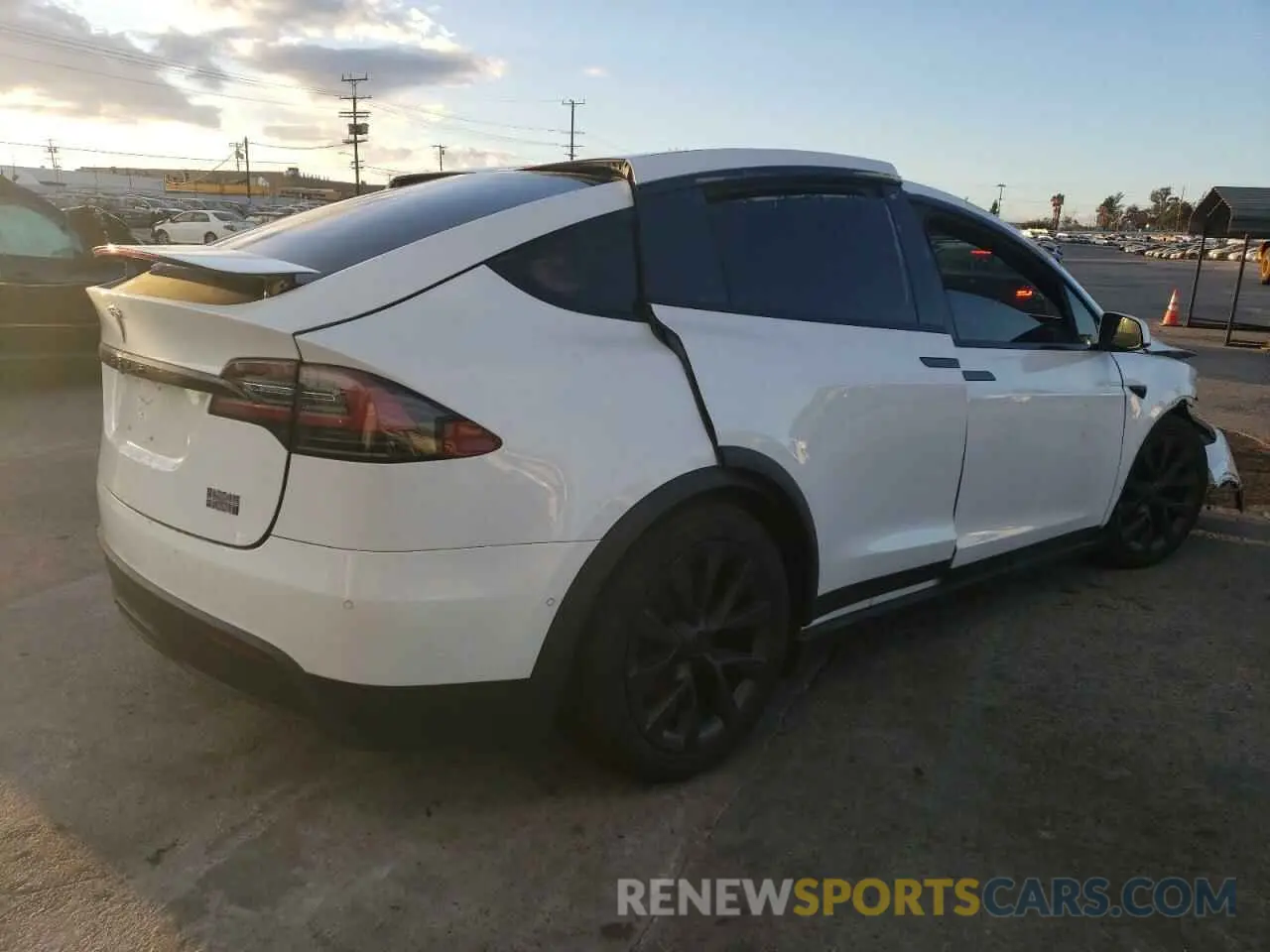 3 fotografías del automóvil dañado 7SAXCBE64NF332484 TESLA MODEL X 2022