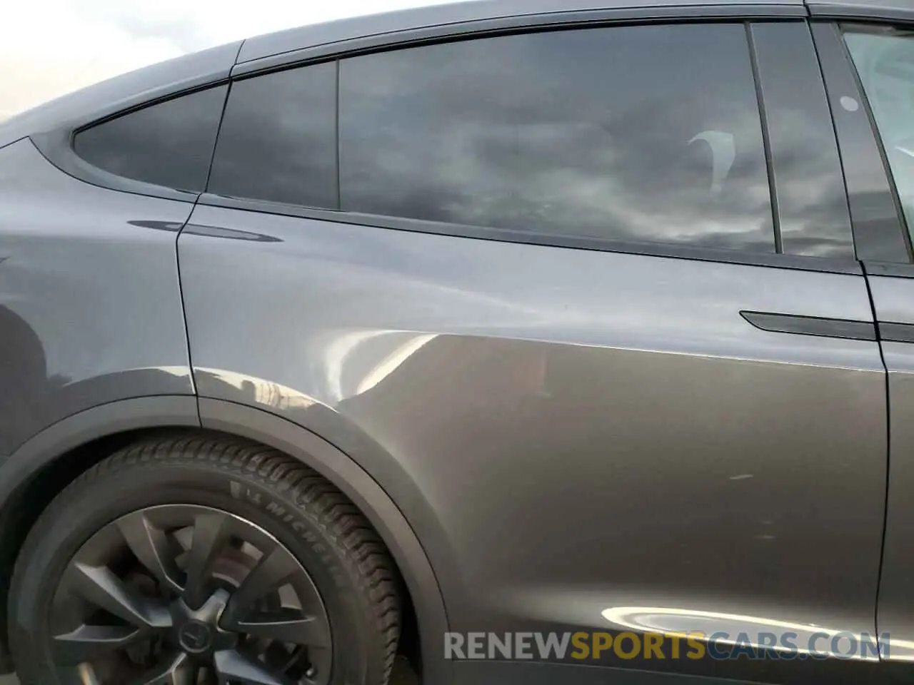 11 fotografías del automóvil dañado 7SAXCBE64NF358213 TESLA MODEL X 2022