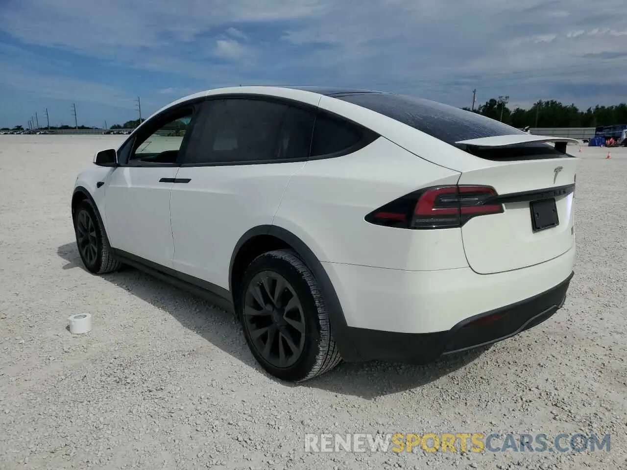 2 fotografías del automóvil dañado 7SAXCBE67NF353216 TESLA MODEL X 2022