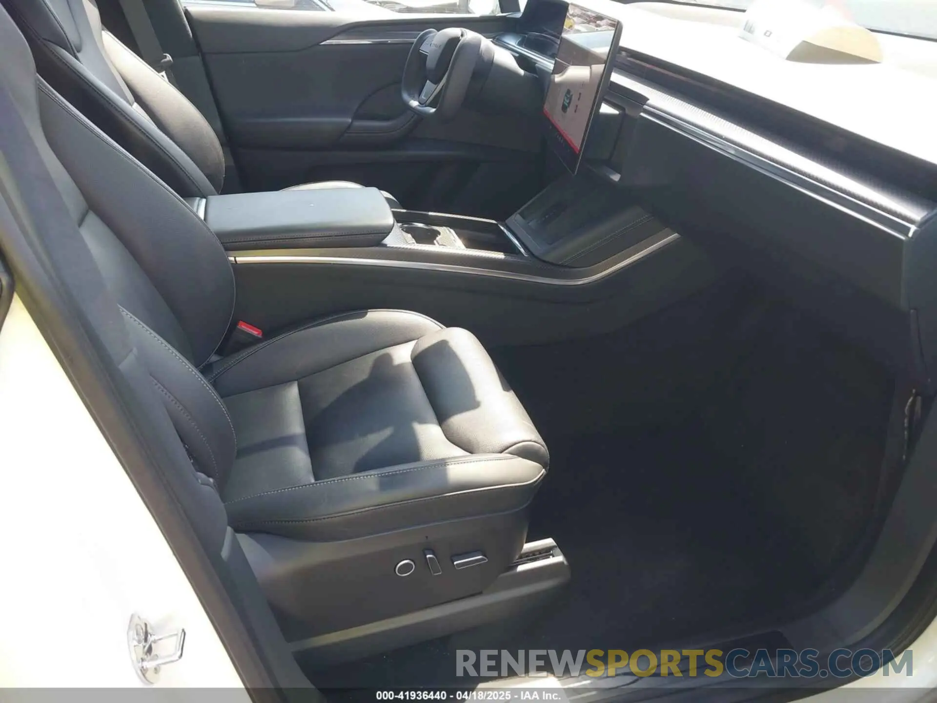5 fotografías del automóvil dañado 7SAXCBE69NF354836 TESLA MODEL X 2022