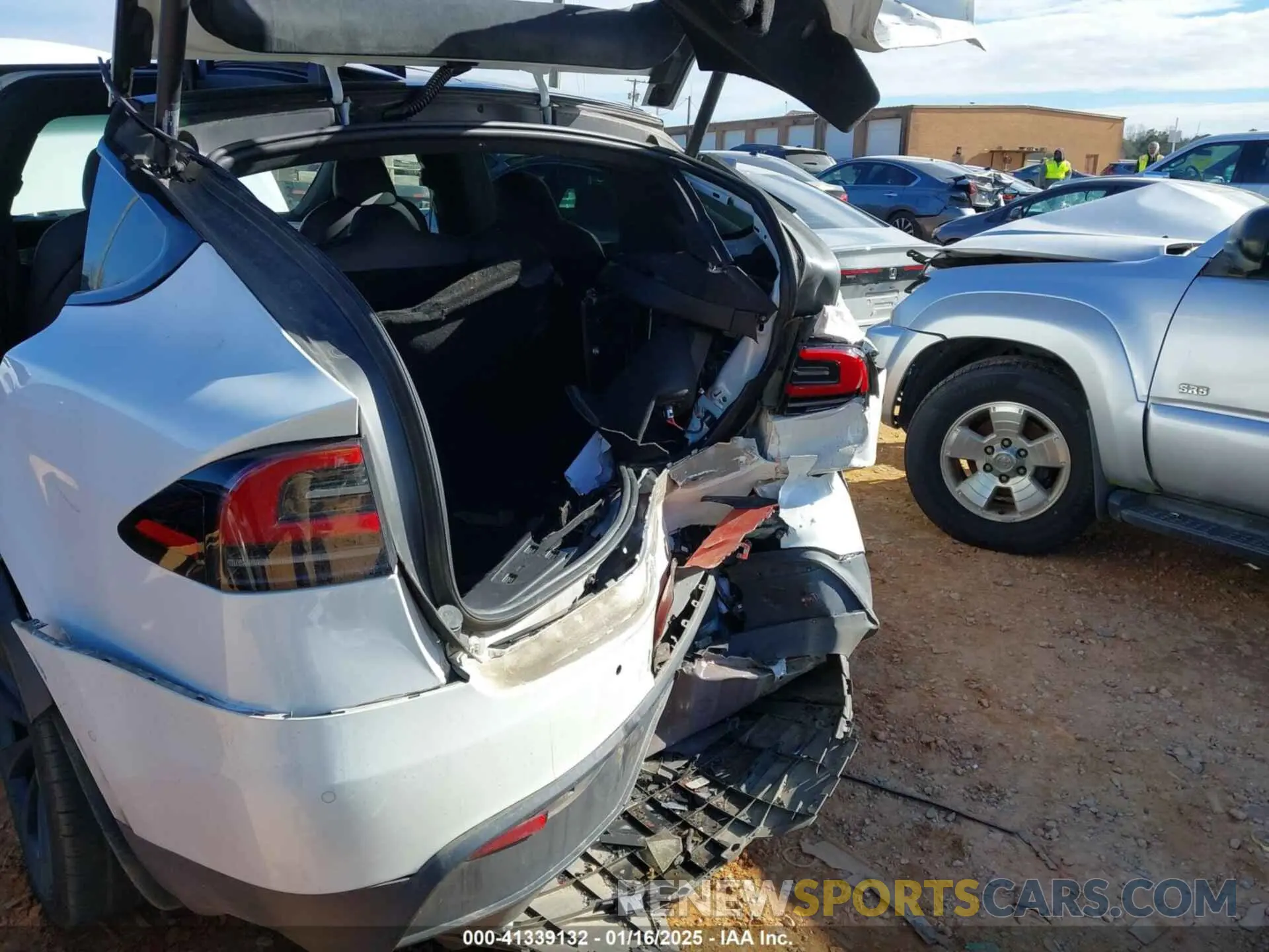 6 fotografías del automóvil dañado 7SAXCDE56NF358913 TESLA MODEL X 2022