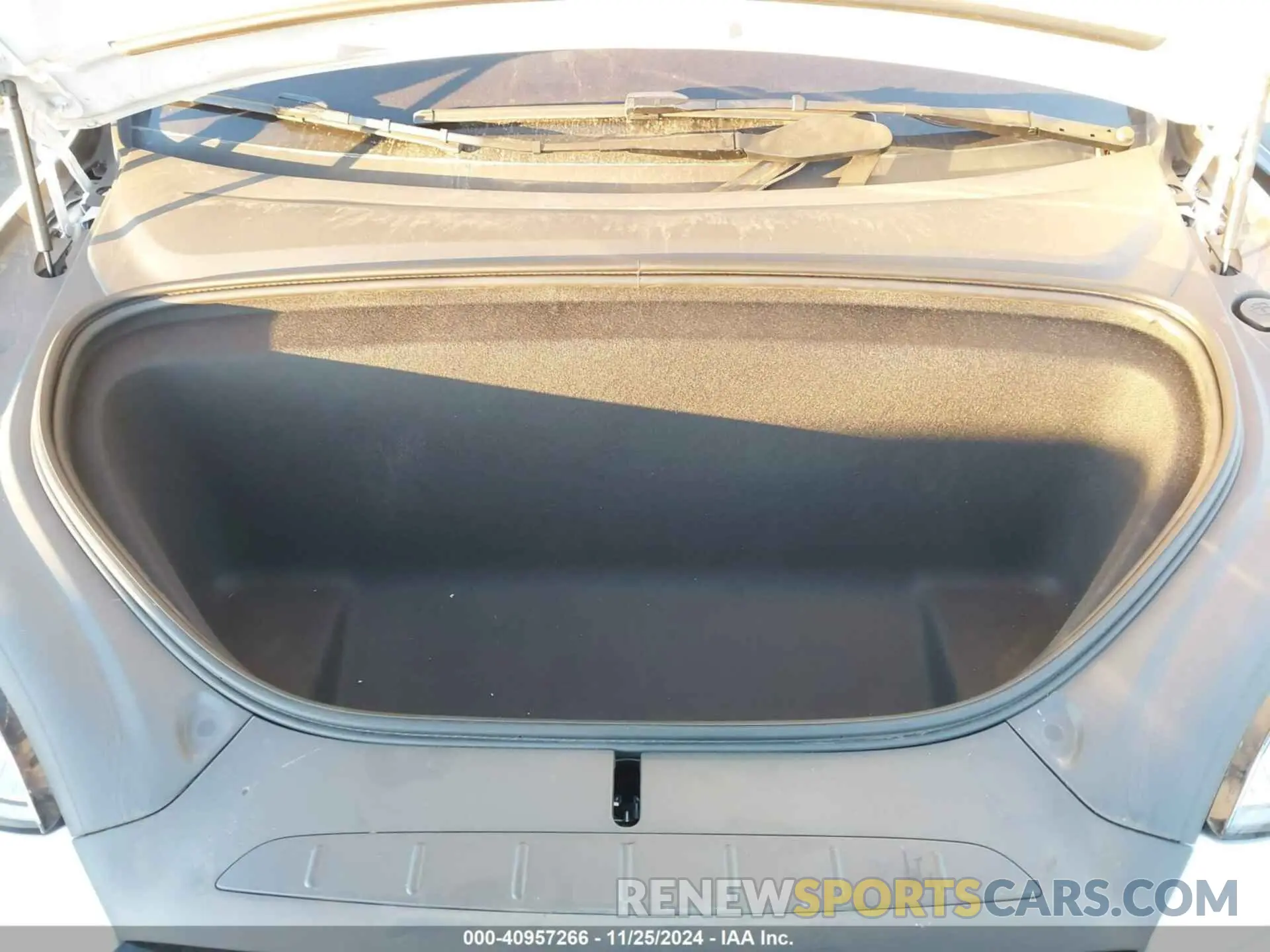10 fotografías del automóvil dañado 7SAXCAE56PF413152 TESLA MODEL X 2023