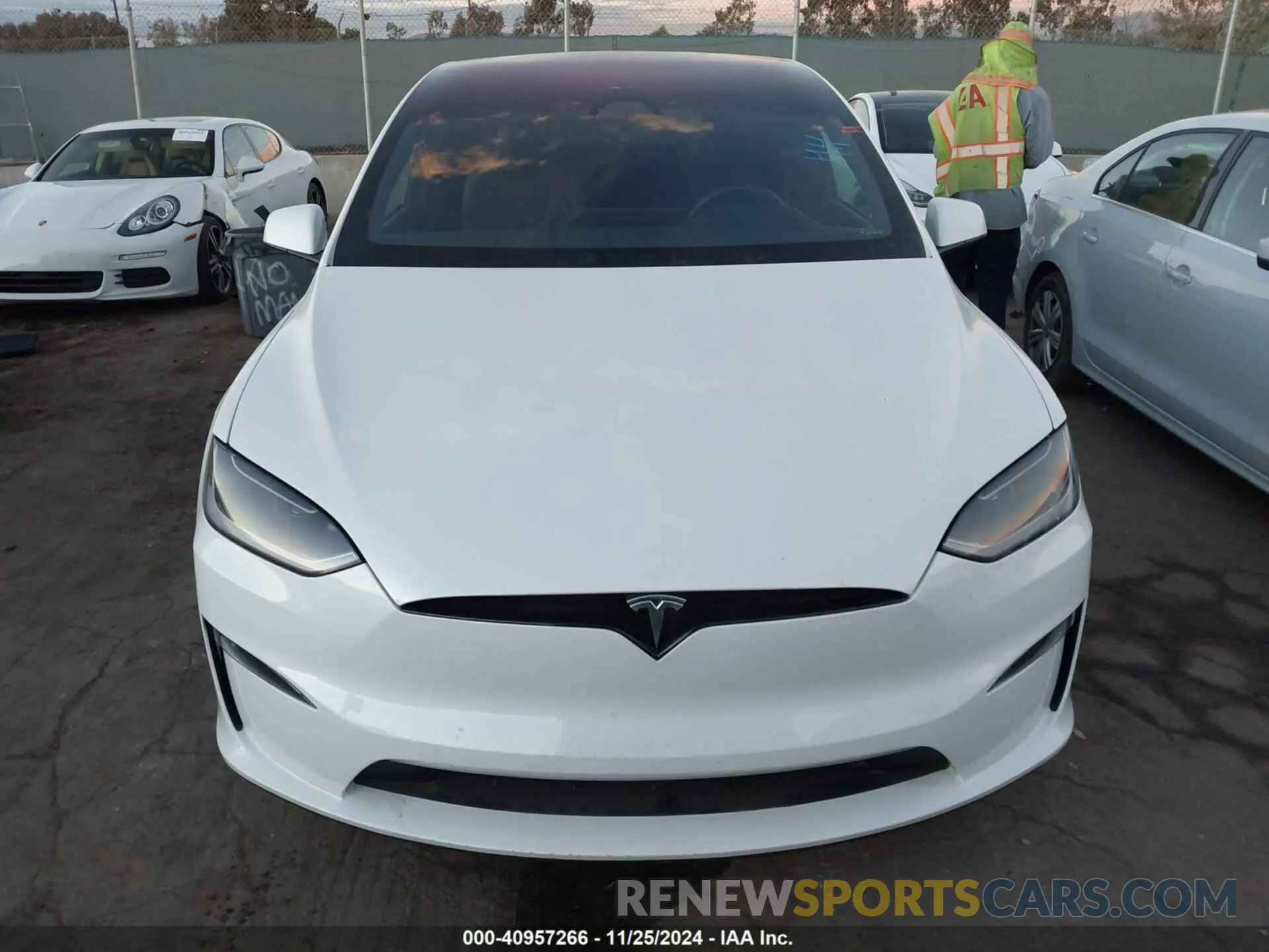 13 fotografías del automóvil dañado 7SAXCAE56PF413152 TESLA MODEL X 2023