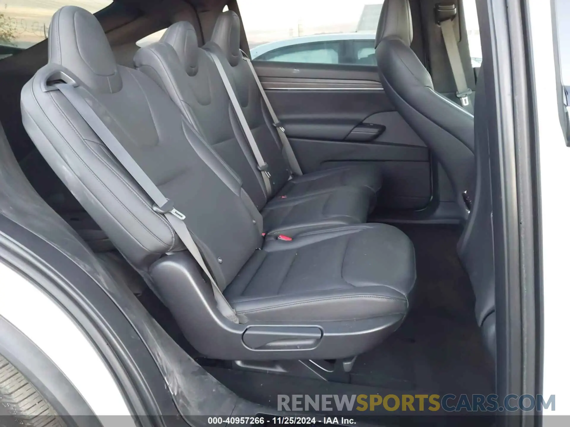 8 fotografías del automóvil dañado 7SAXCAE56PF413152 TESLA MODEL X 2023