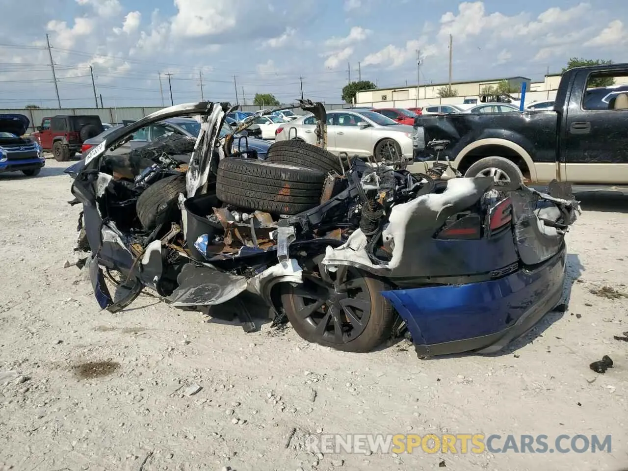2 fotografías del automóvil dañado 7SAXCAE57PF404881 TESLA MODEL X 2023