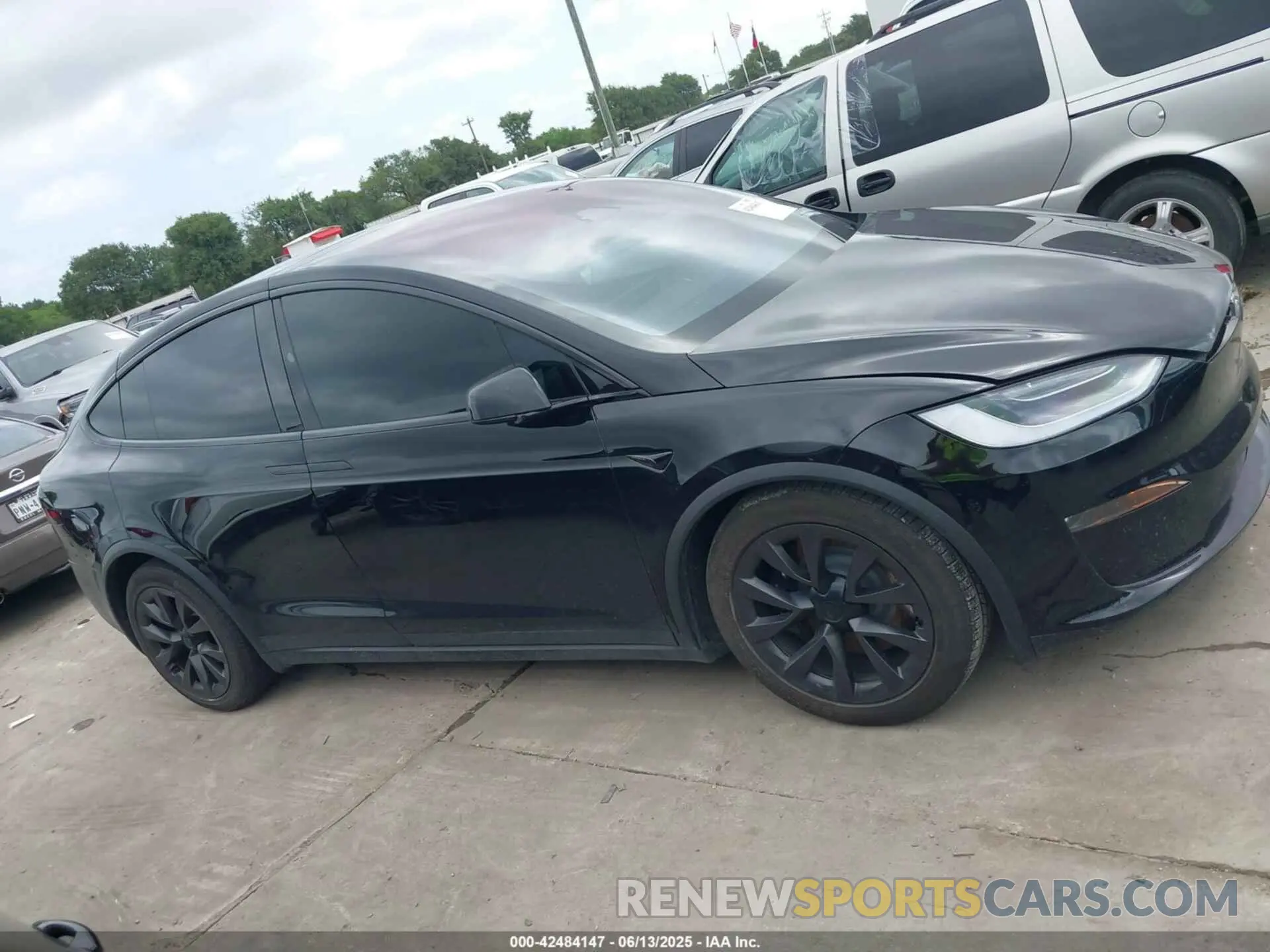 12 fotografías del automóvil dañado 7SAXCAE59PF400623 TESLA MODEL X 2023