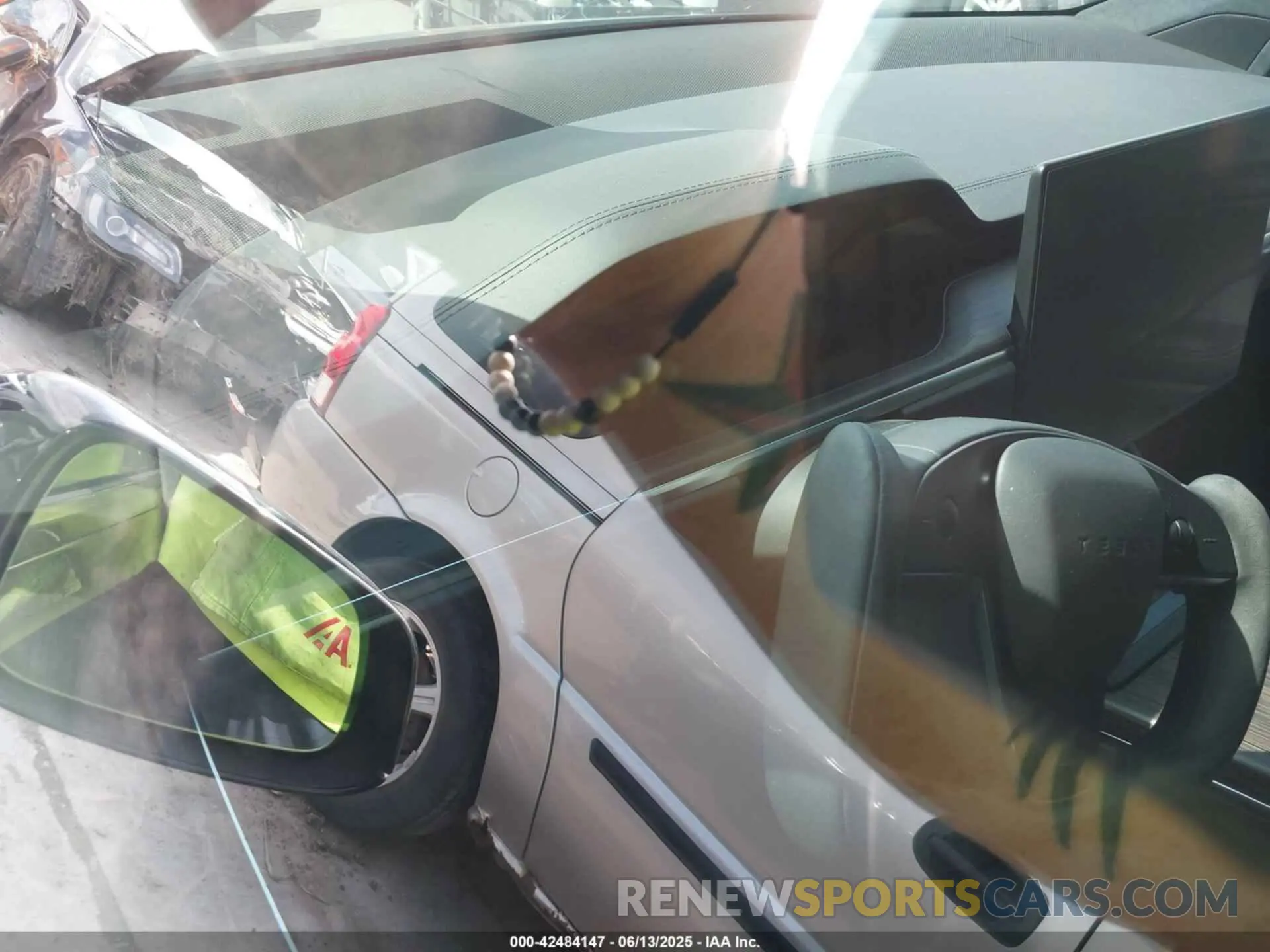 7 fotografías del automóvil dañado 7SAXCAE59PF400623 TESLA MODEL X 2023