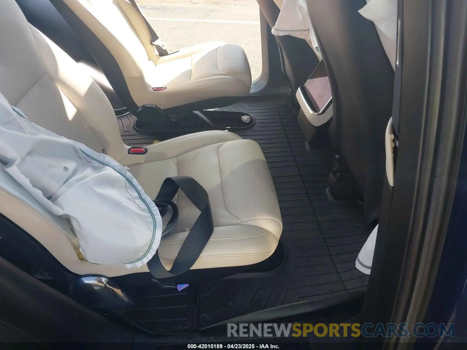 8 fotografías del automóvil dañado 7SAXCBE55PF367111 TESLA MODEL X 2023