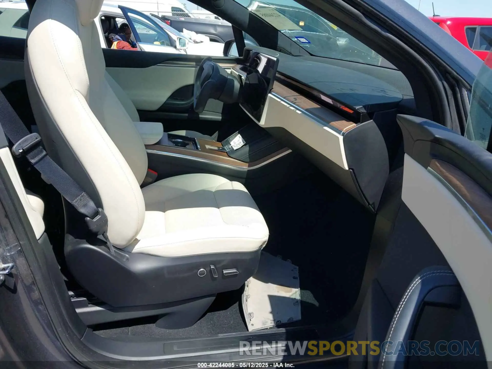 5 fotografías del automóvil dañado 7SAXCBE57PF384895 TESLA MODEL X 2023