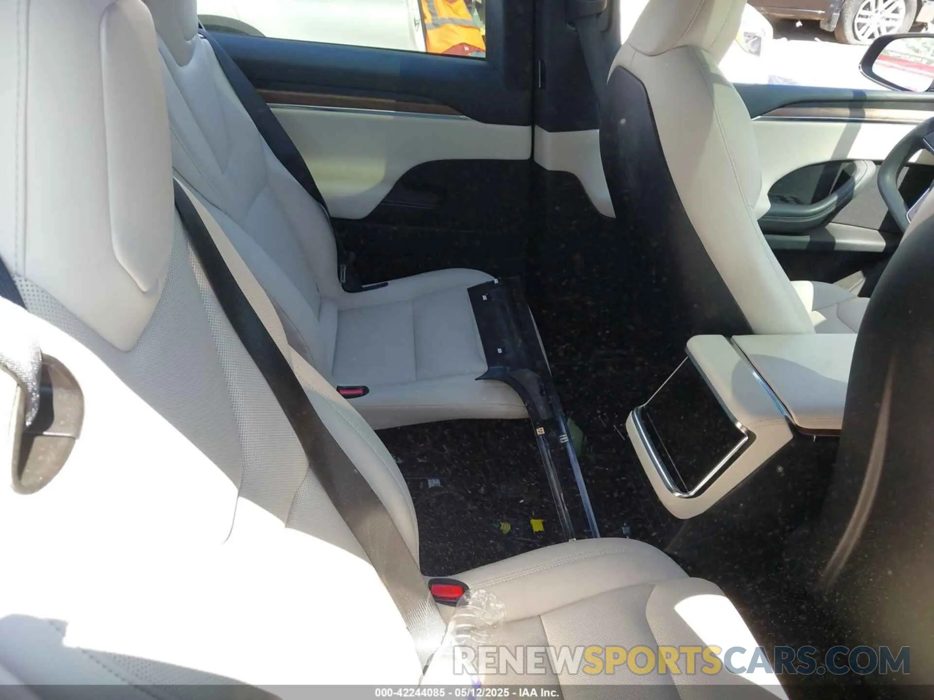 8 fotografías del automóvil dañado 7SAXCBE57PF384895 TESLA MODEL X 2023