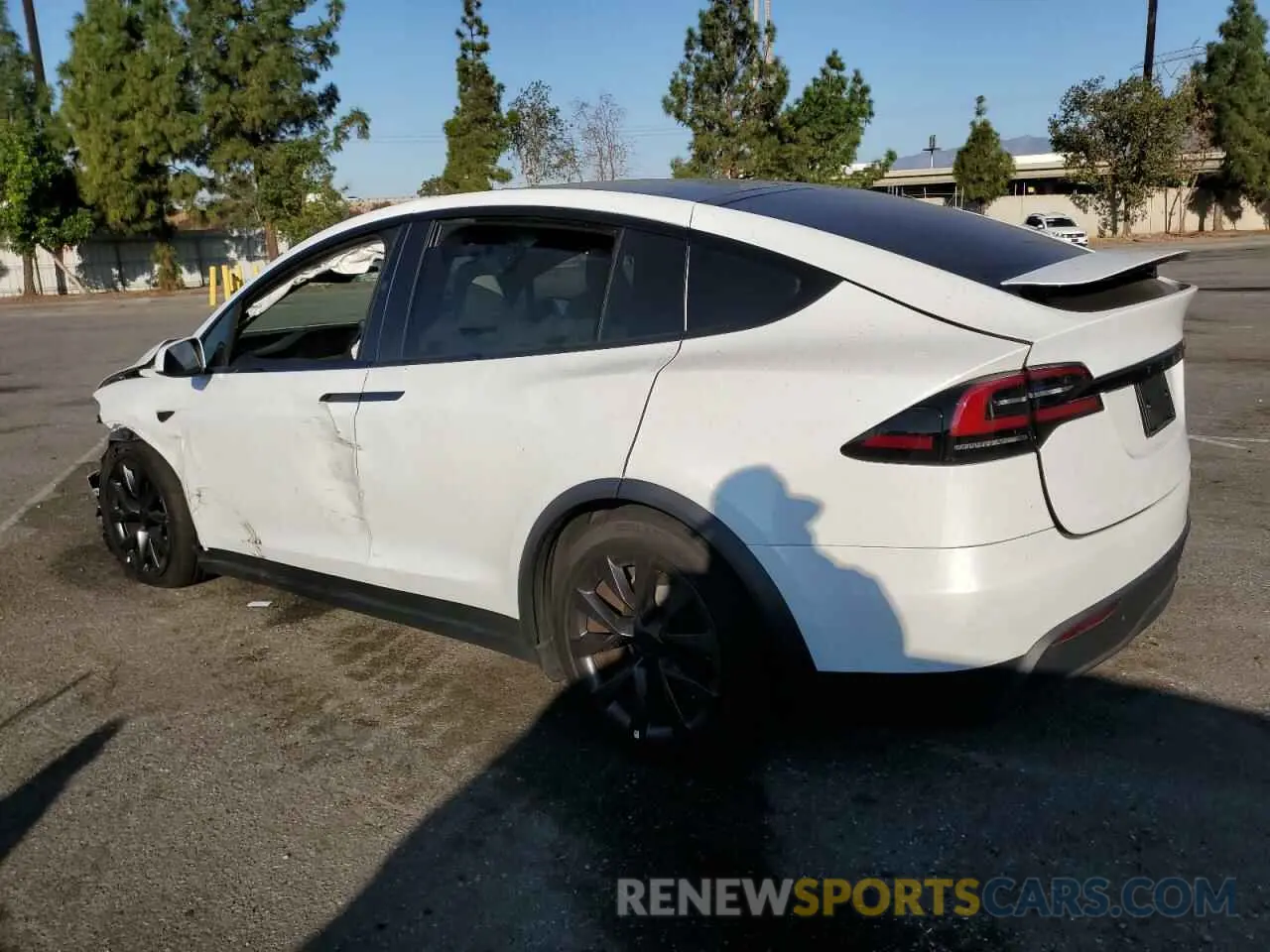 2 fotografías del automóvil dañado 7SAXCBE58PF383285 TESLA MODEL X 2023