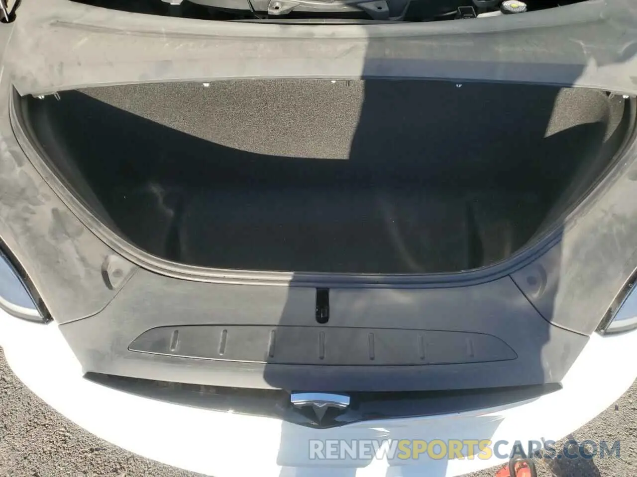 12 fotografías del automóvil dañado 7SAXCBE6XPF395804 TESLA MODEL X 2023