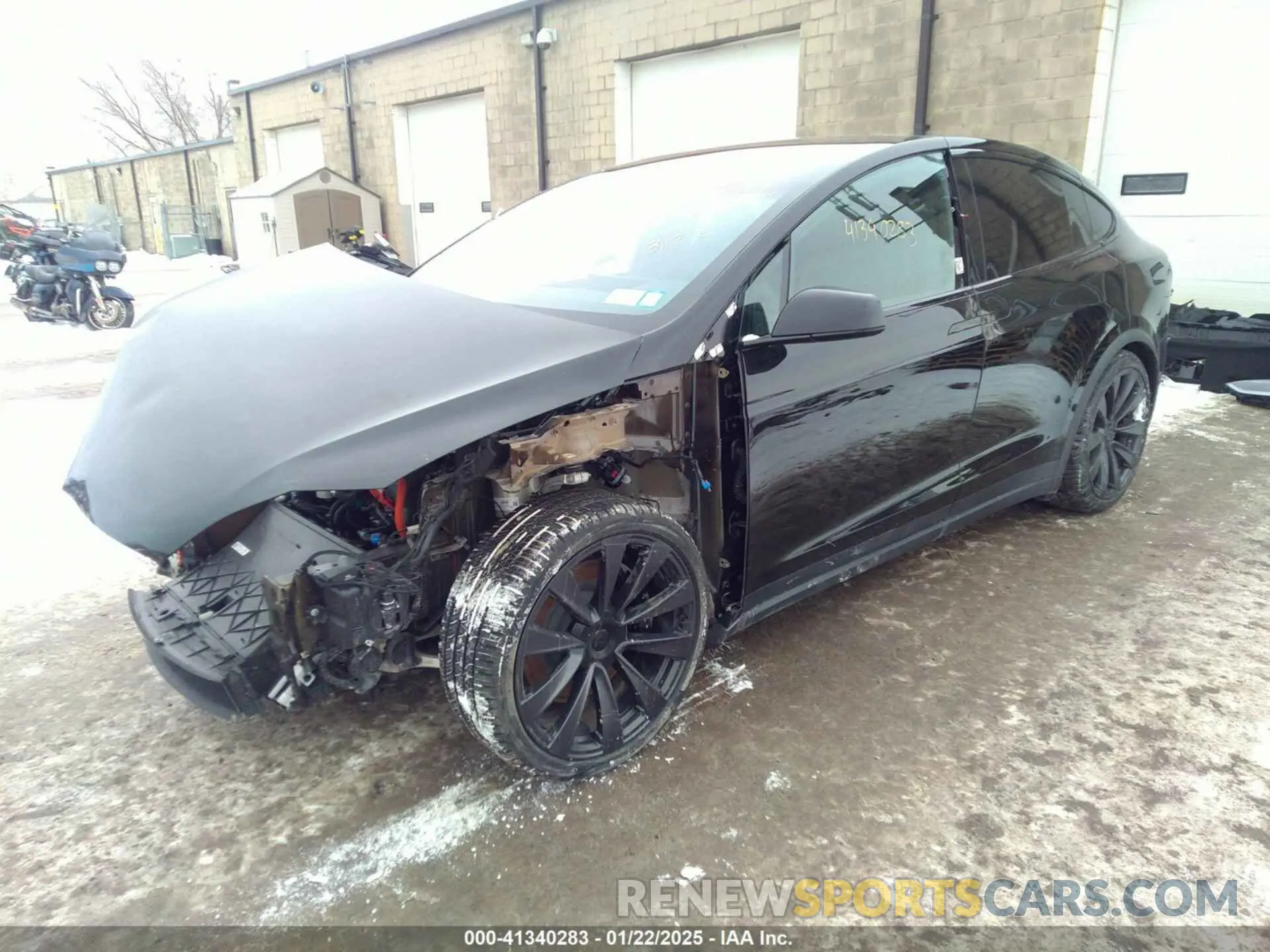 2 fotografías del automóvil dañado 7SAXCAE51RF457496 TESLA MODEL X 2024