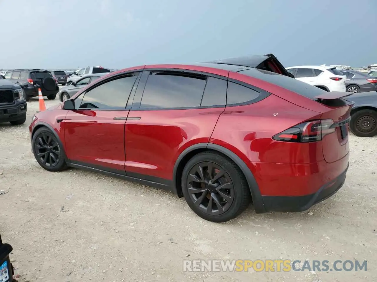 2 fotografías del automóvil dañado 7SAXCAE57RF444414 TESLA MODEL X 2024