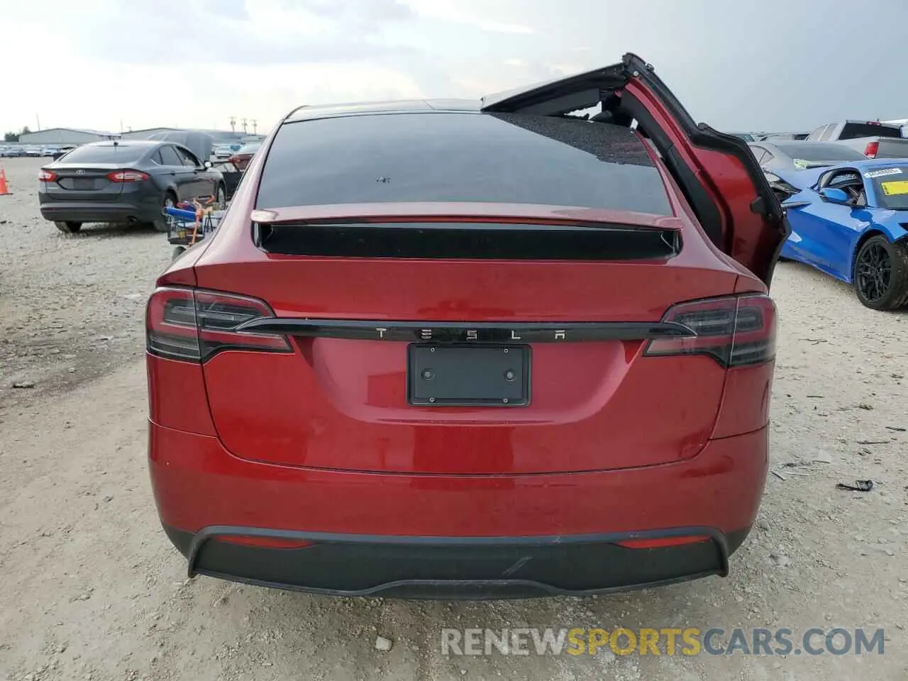 6 fotografías del automóvil dañado 7SAXCAE57RF444414 TESLA MODEL X 2024