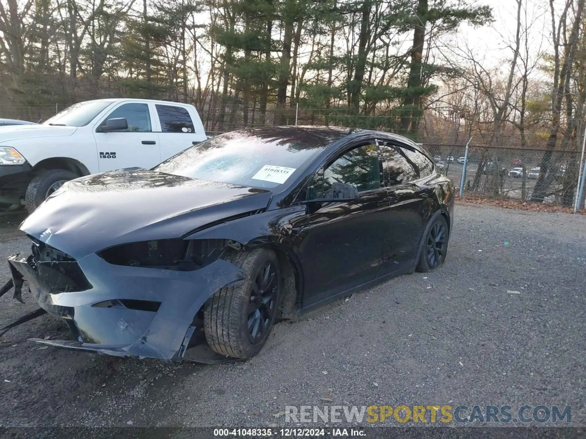 2 fotografías del automóvil dañado 7SAXCAE59RF458430 TESLA MODEL X 2024