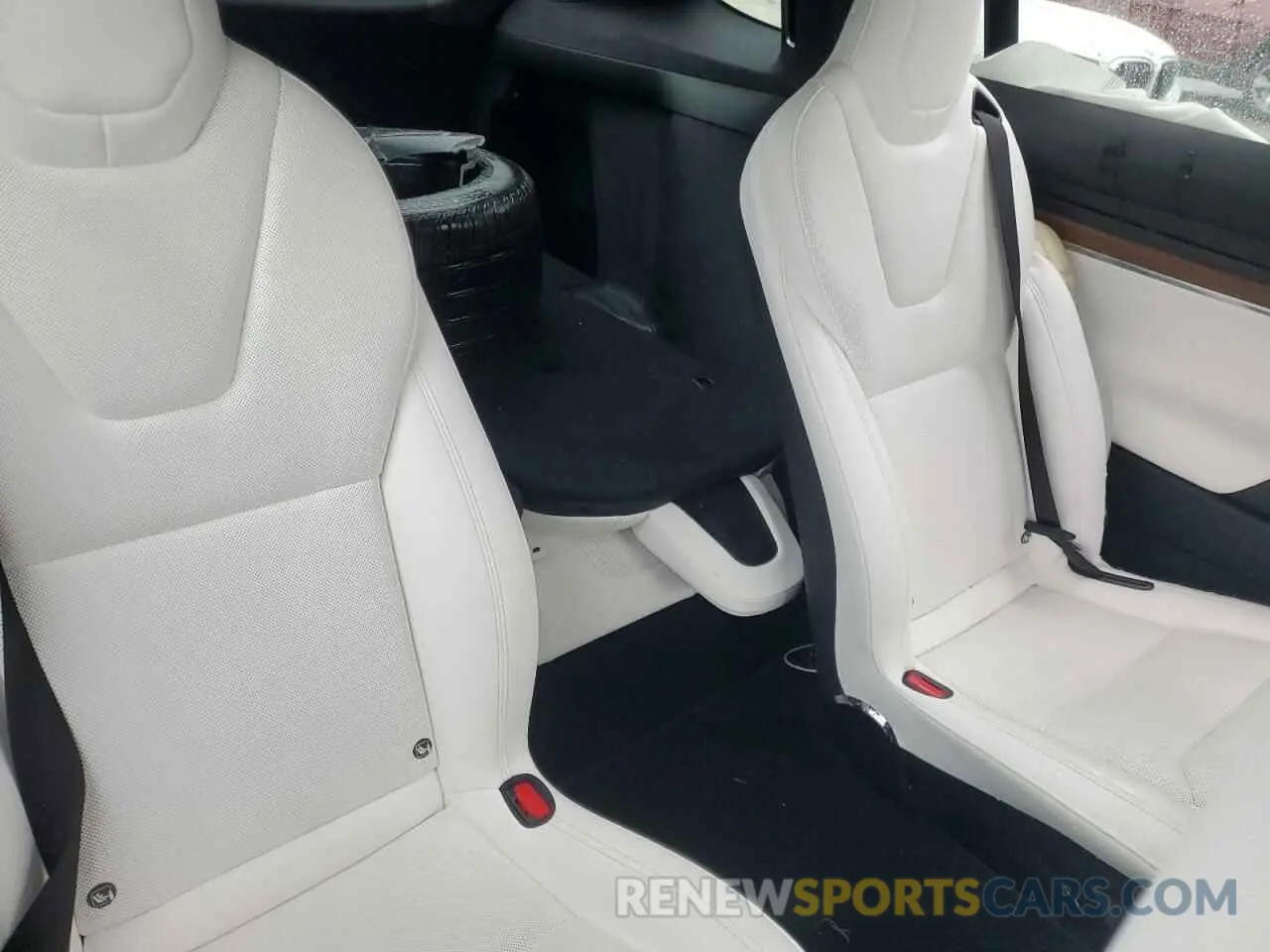 11 fotografías del automóvil dañado 7SAXCBE52RF442589 TESLA MODEL X 2024
