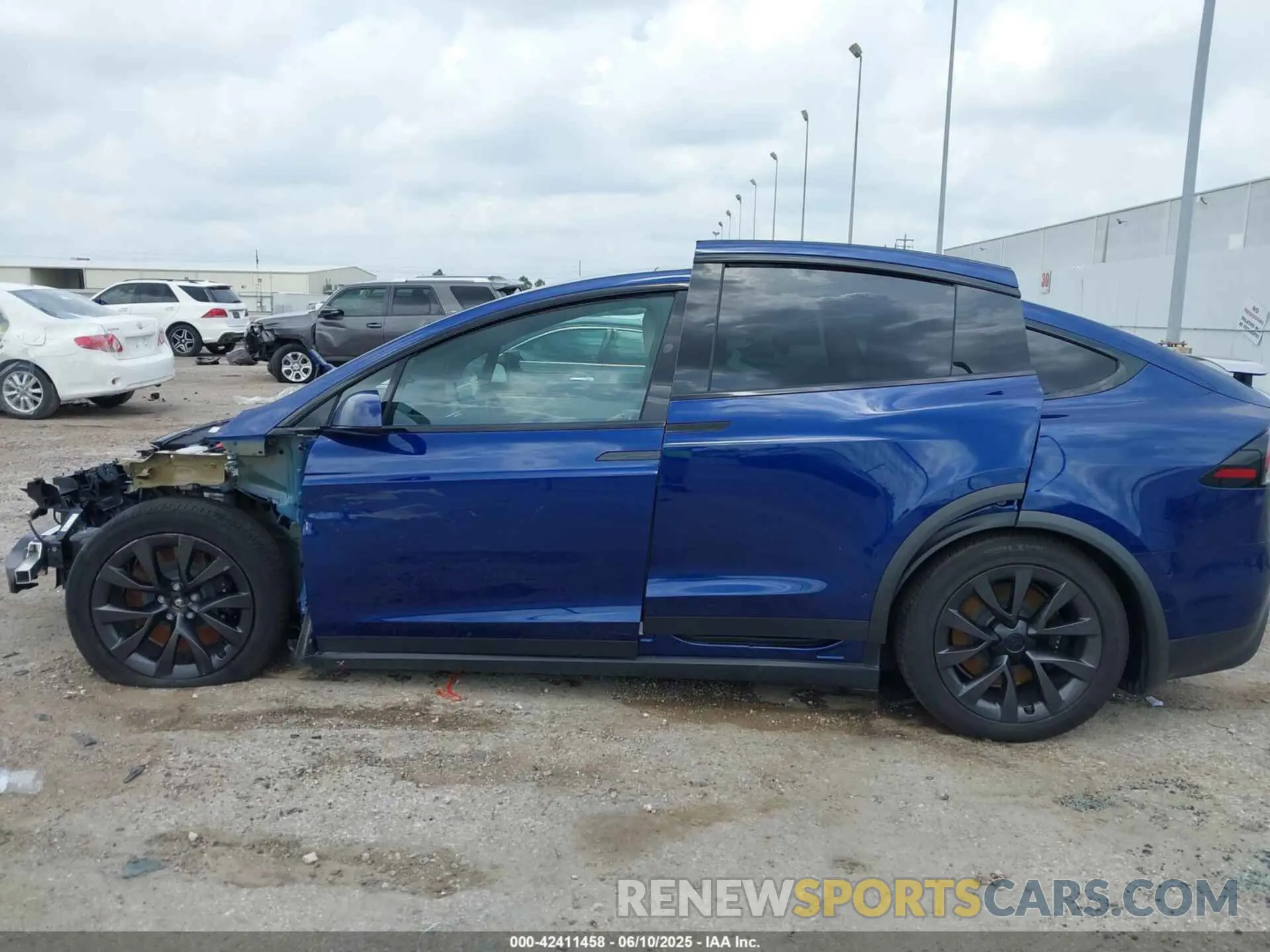 13 fotografías del automóvil dañado 7SAXCBE52RF456542 TESLA MODEL X 2024