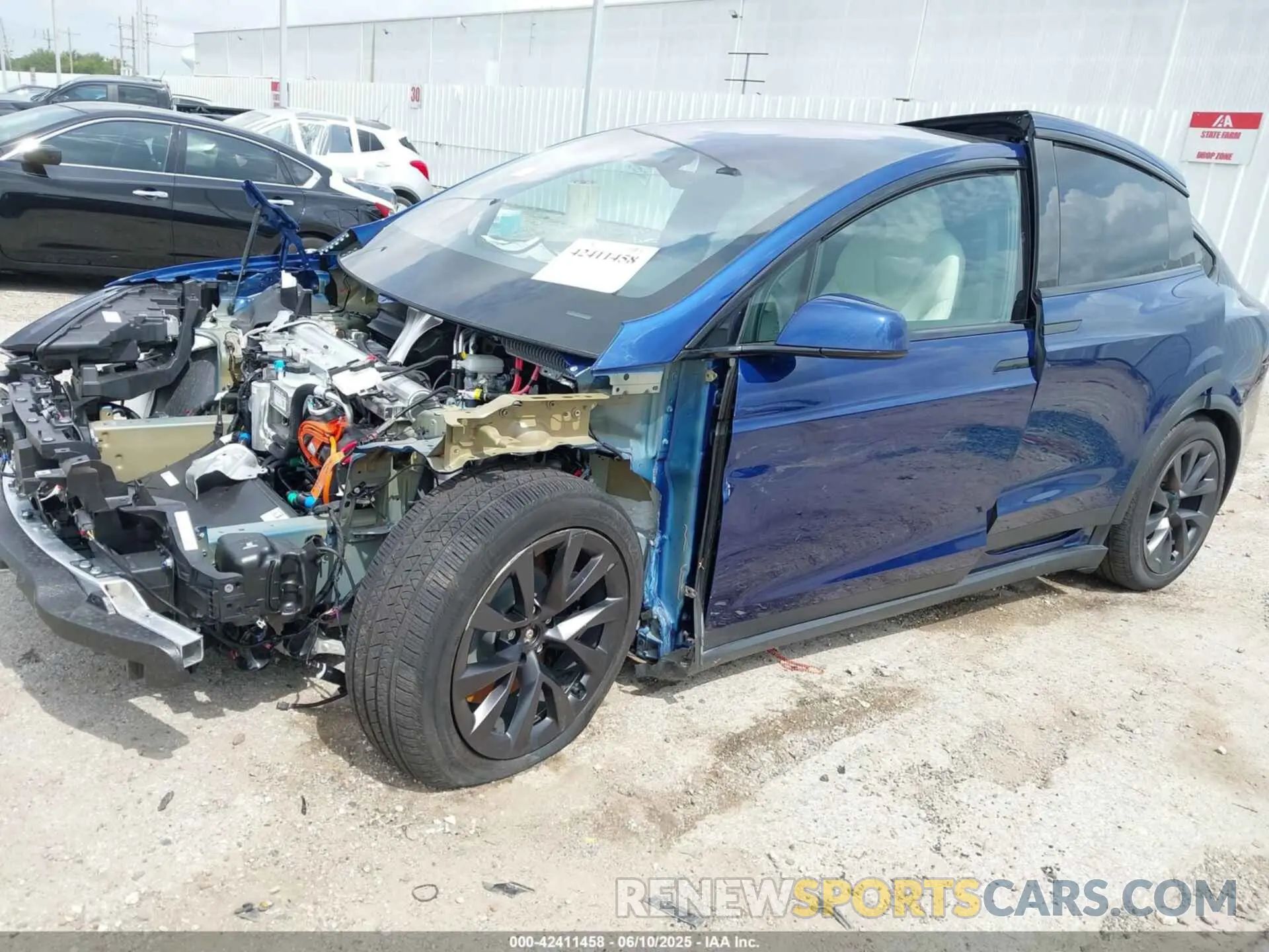 2 fotografías del automóvil dañado 7SAXCBE52RF456542 TESLA MODEL X 2024