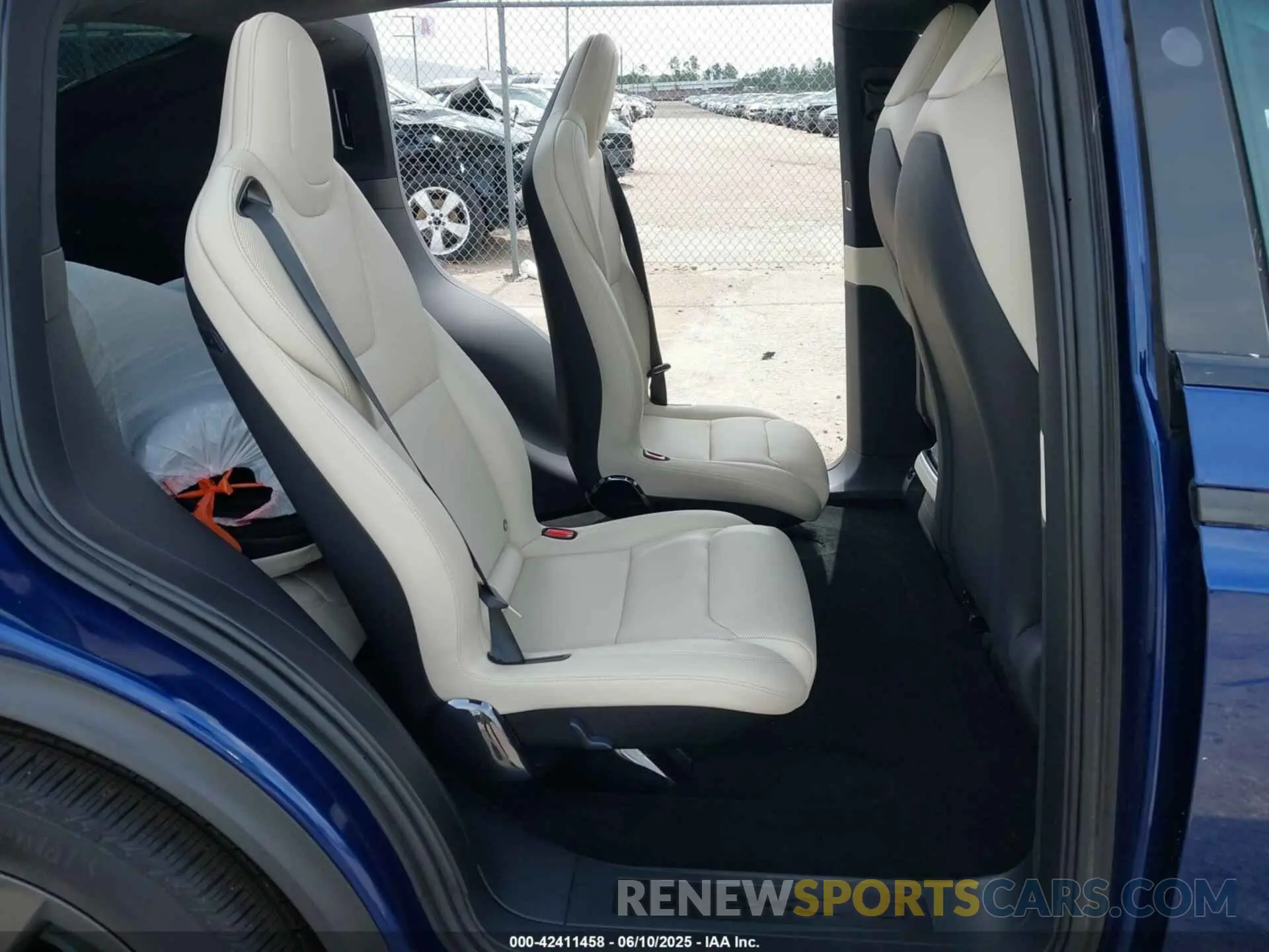 8 fotografías del automóvil dañado 7SAXCBE52RF456542 TESLA MODEL X 2024