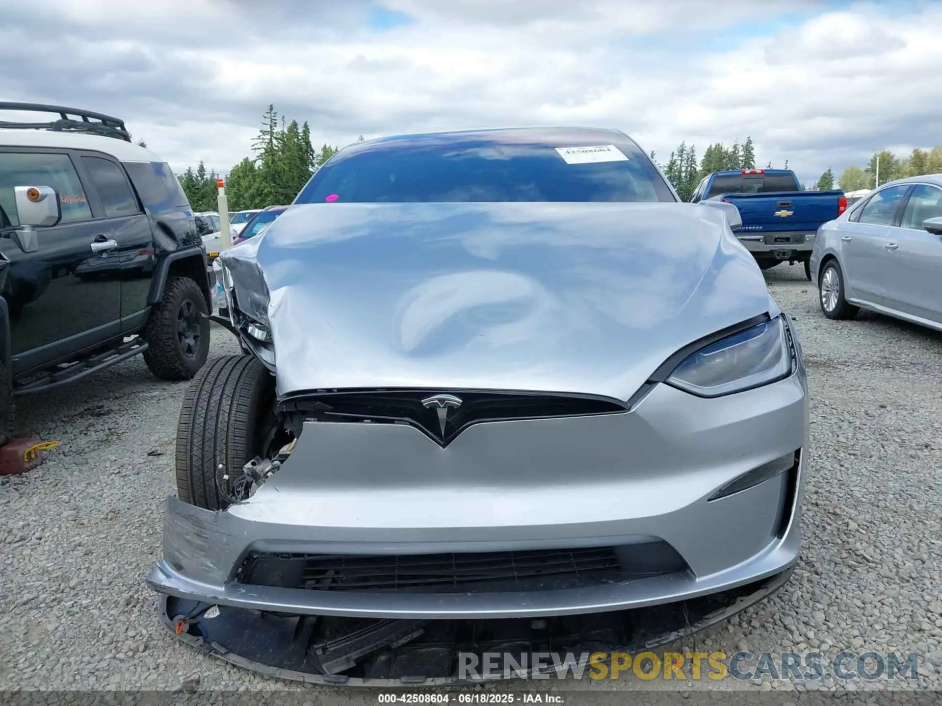 12 fotografías del automóvil dañado 7SAXCBE55RF460875 TESLA MODEL X 2024