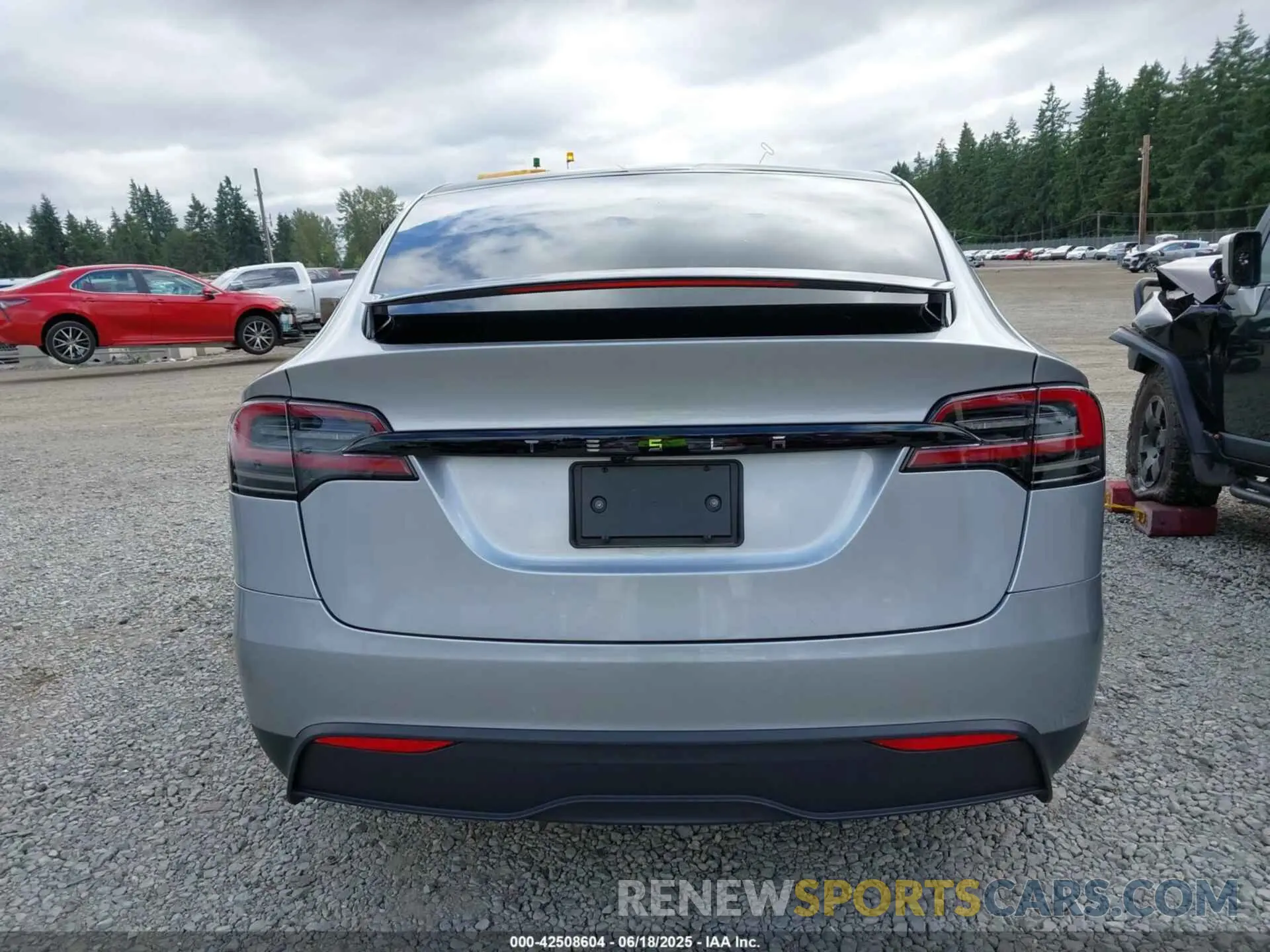 16 fotografías del automóvil dañado 7SAXCBE55RF460875 TESLA MODEL X 2024