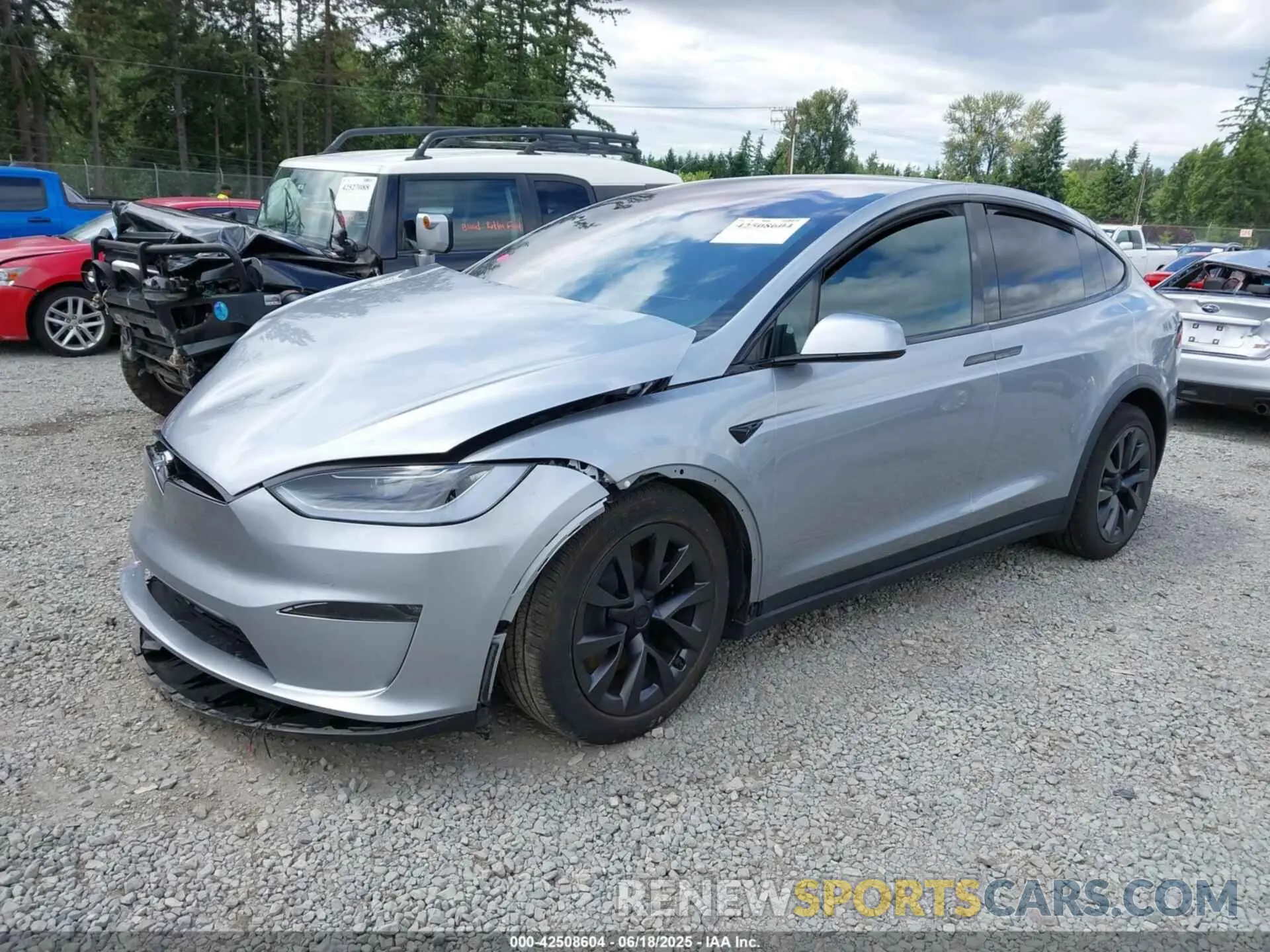 2 fotografías del automóvil dañado 7SAXCBE55RF460875 TESLA MODEL X 2024