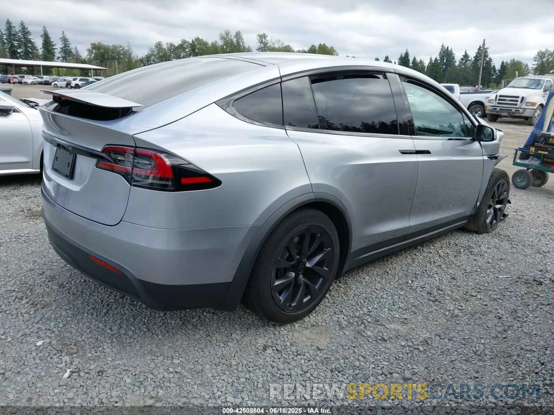 4 fotografías del automóvil dañado 7SAXCBE55RF460875 TESLA MODEL X 2024