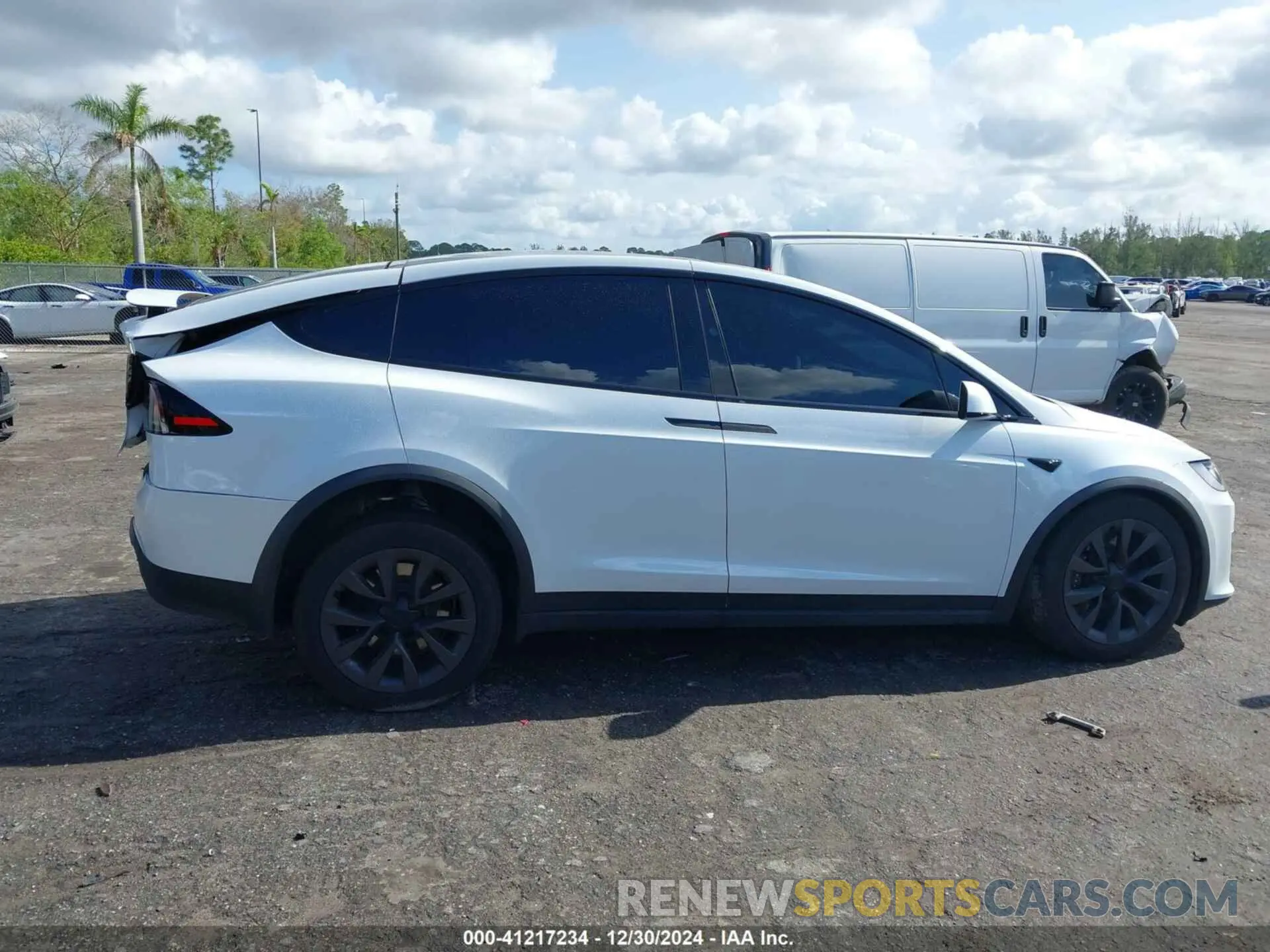 12 fotografías del automóvil dañado 7SAXCBE59RF433324 TESLA MODEL X 2024
